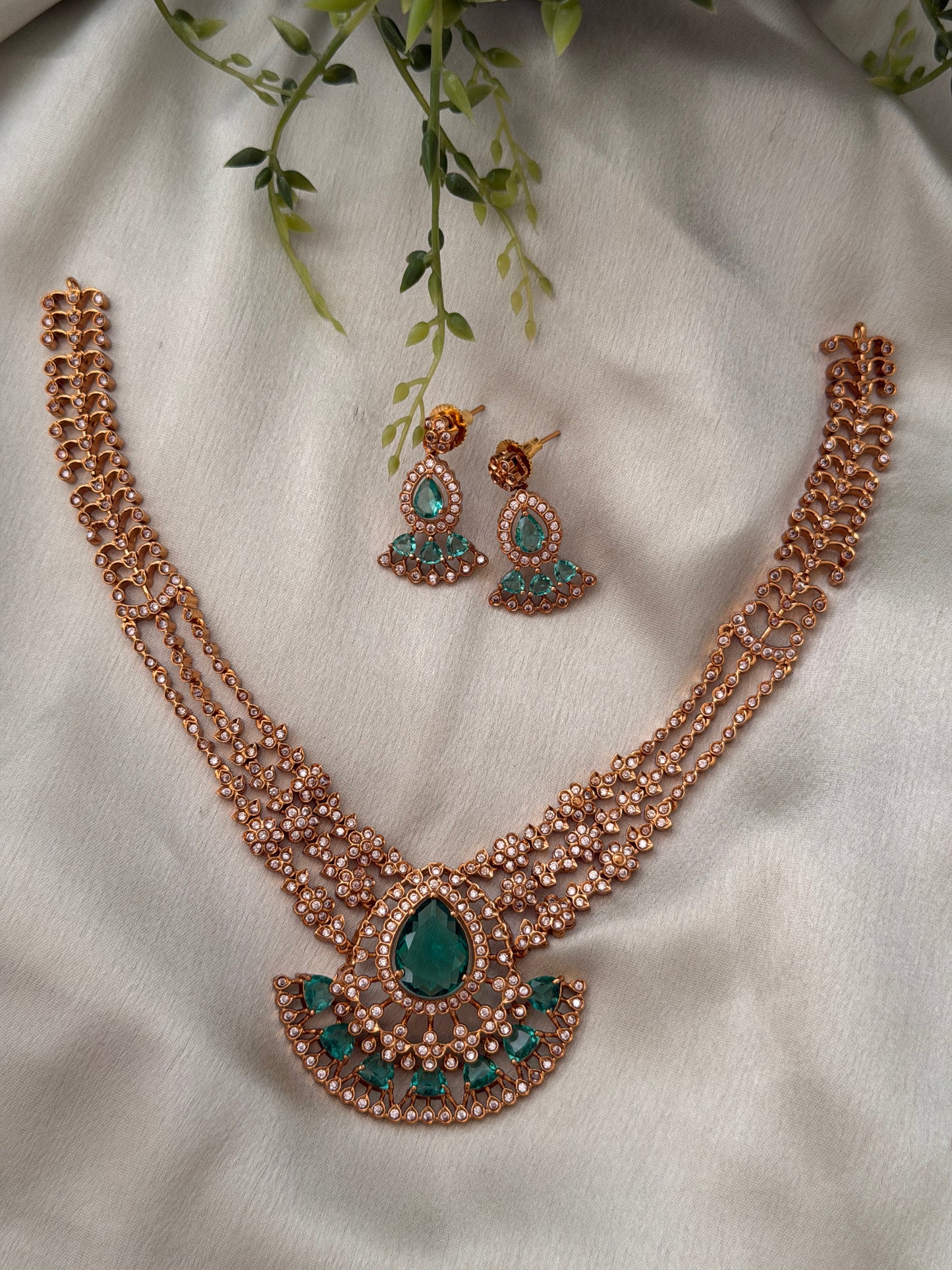 Tarvika AD Necklace