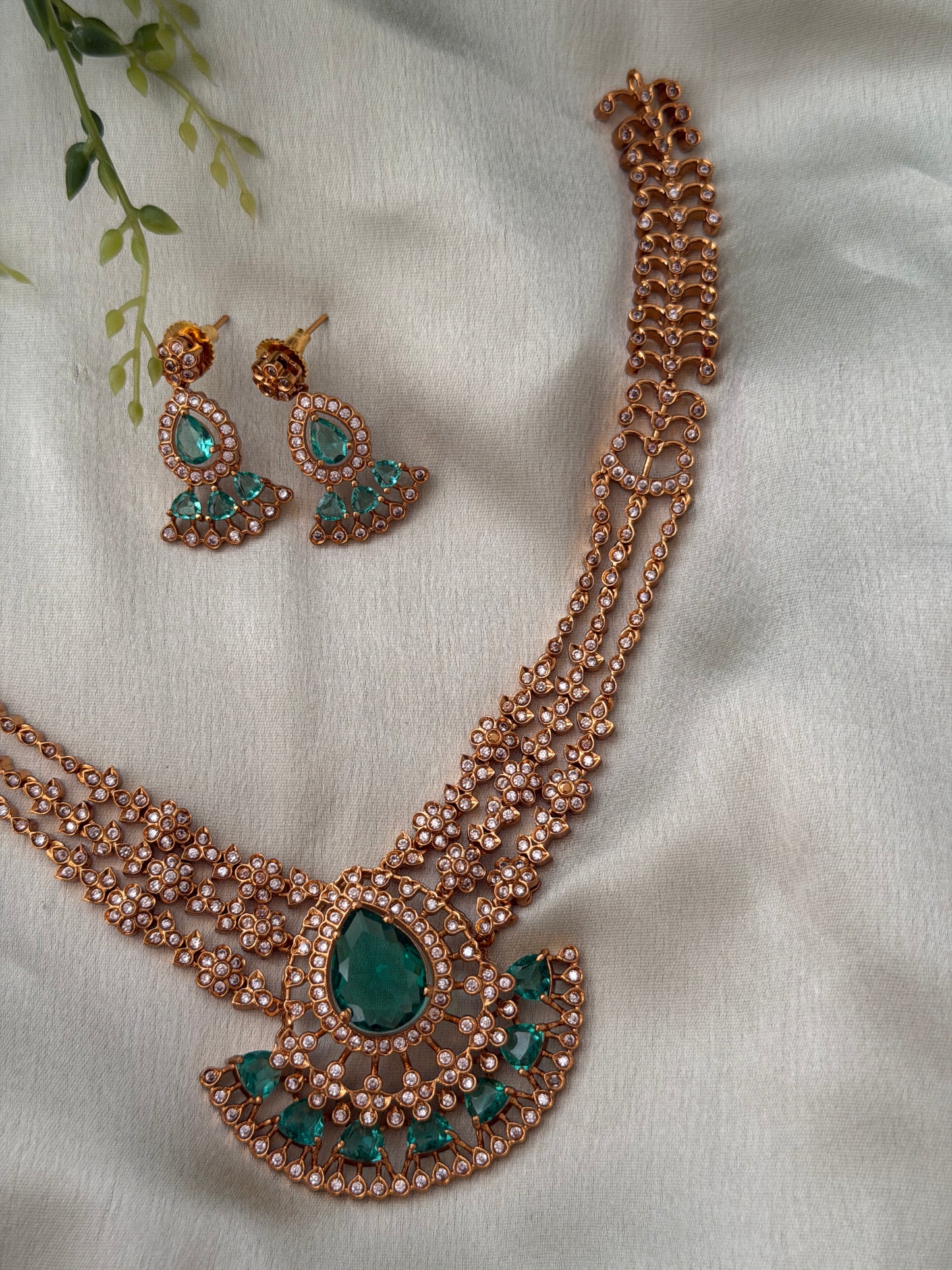 Tarvika AD Necklace