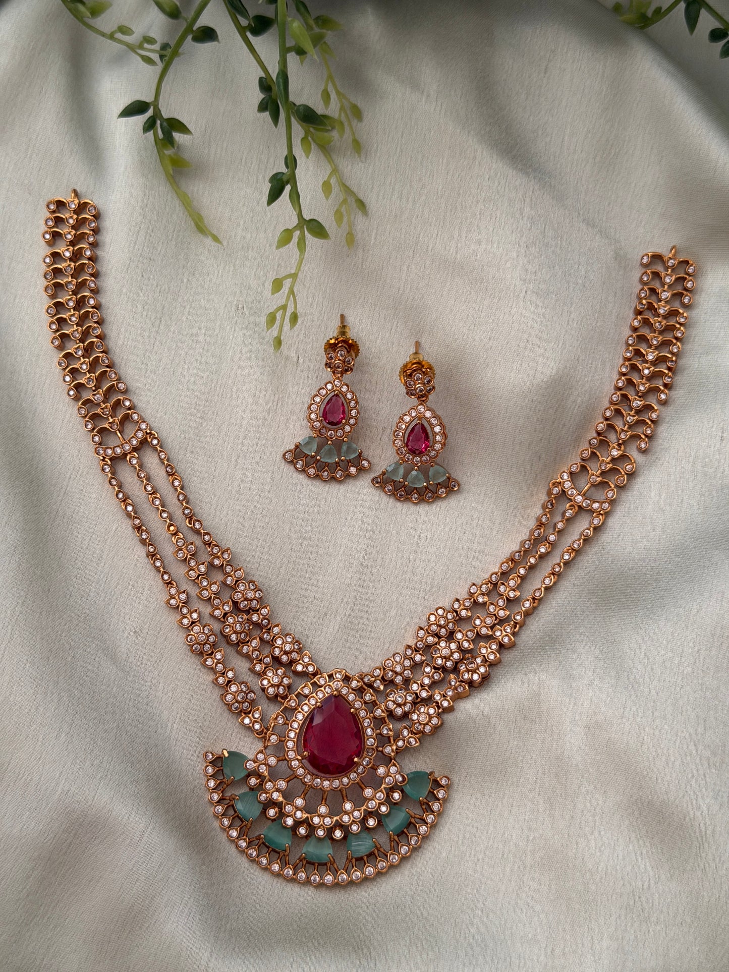 Tarvika AD Necklace