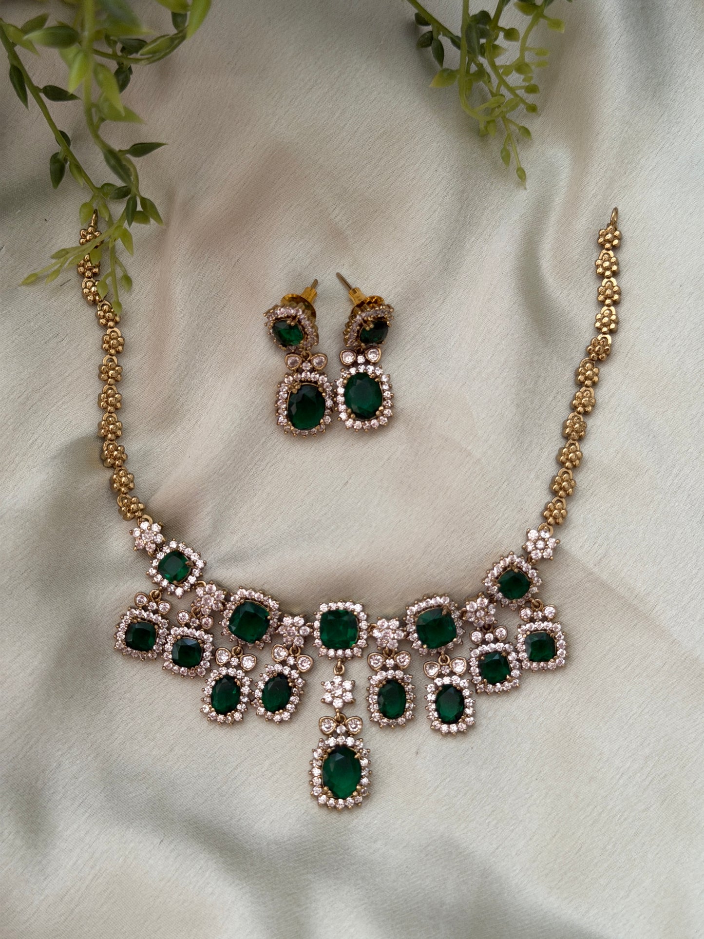Galora AD Choker
