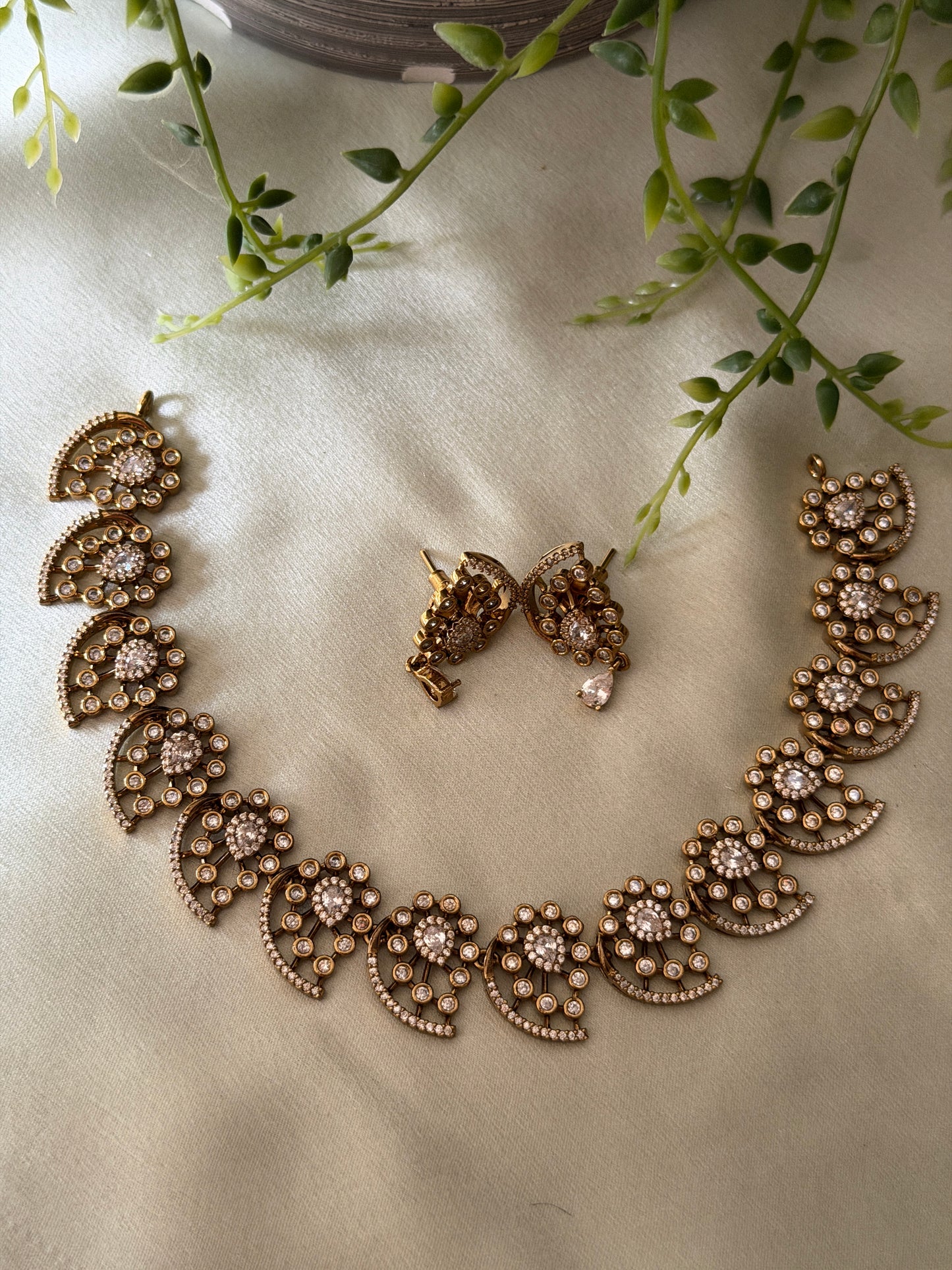 Razi AD Necklace