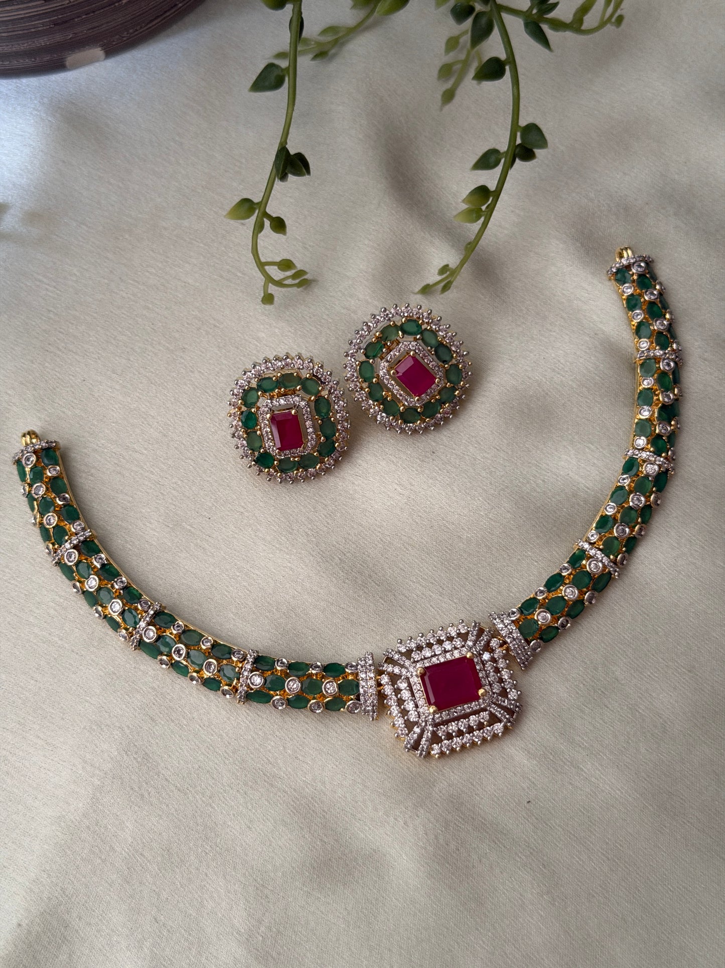 AD square pendant Hasli Choker