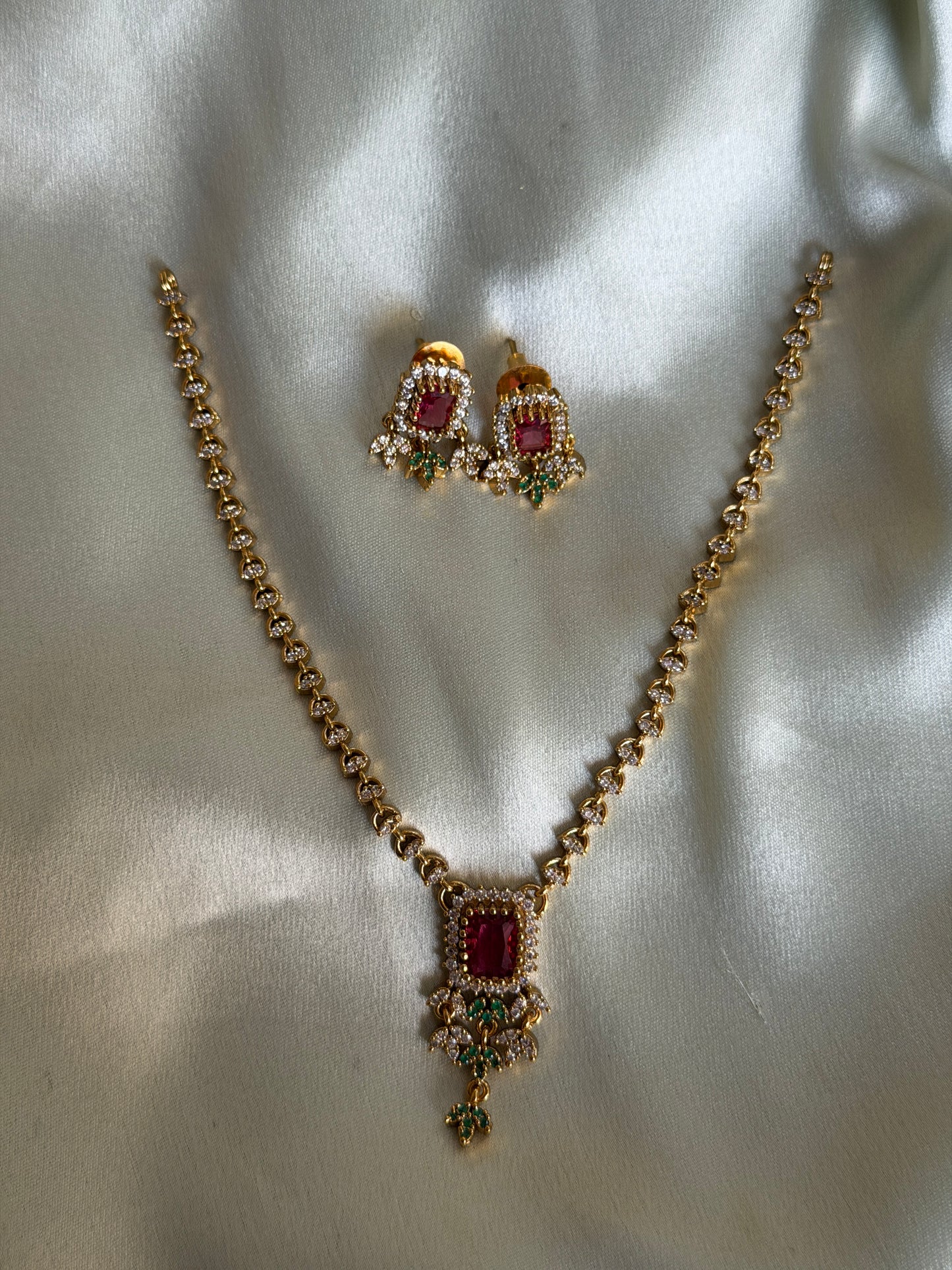 Berry Pendant Choker