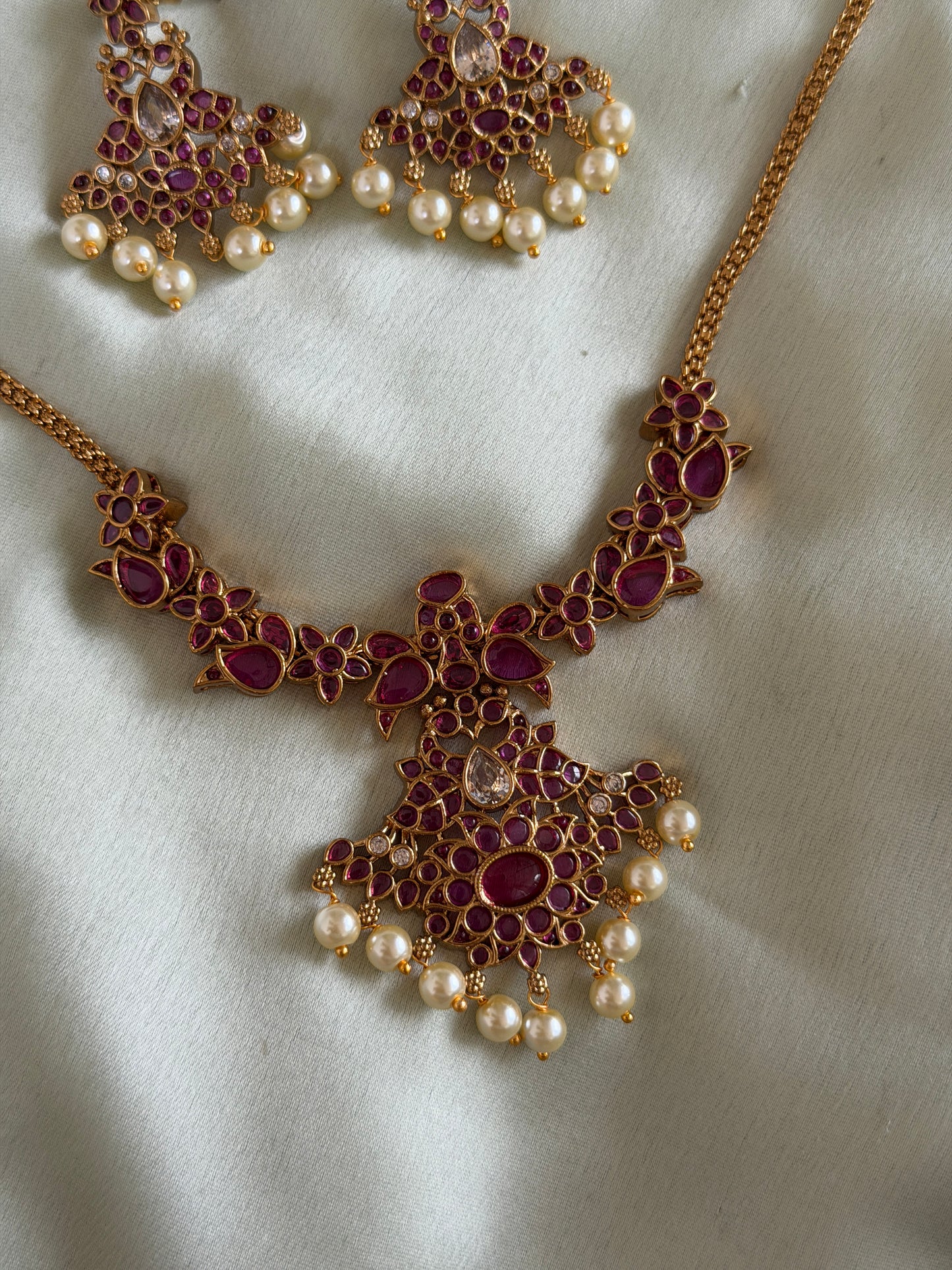 Ahuki Kempu choker