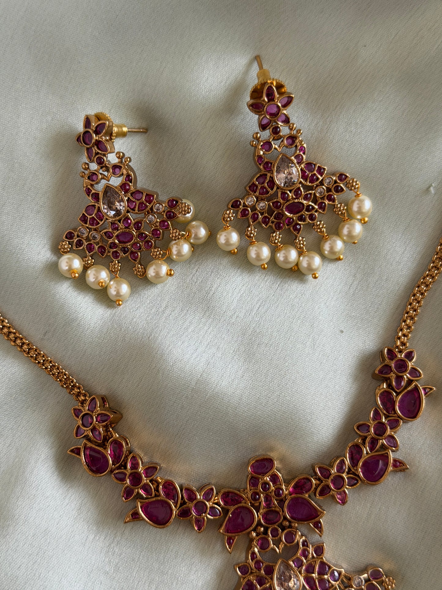 Ahuki Kempu choker