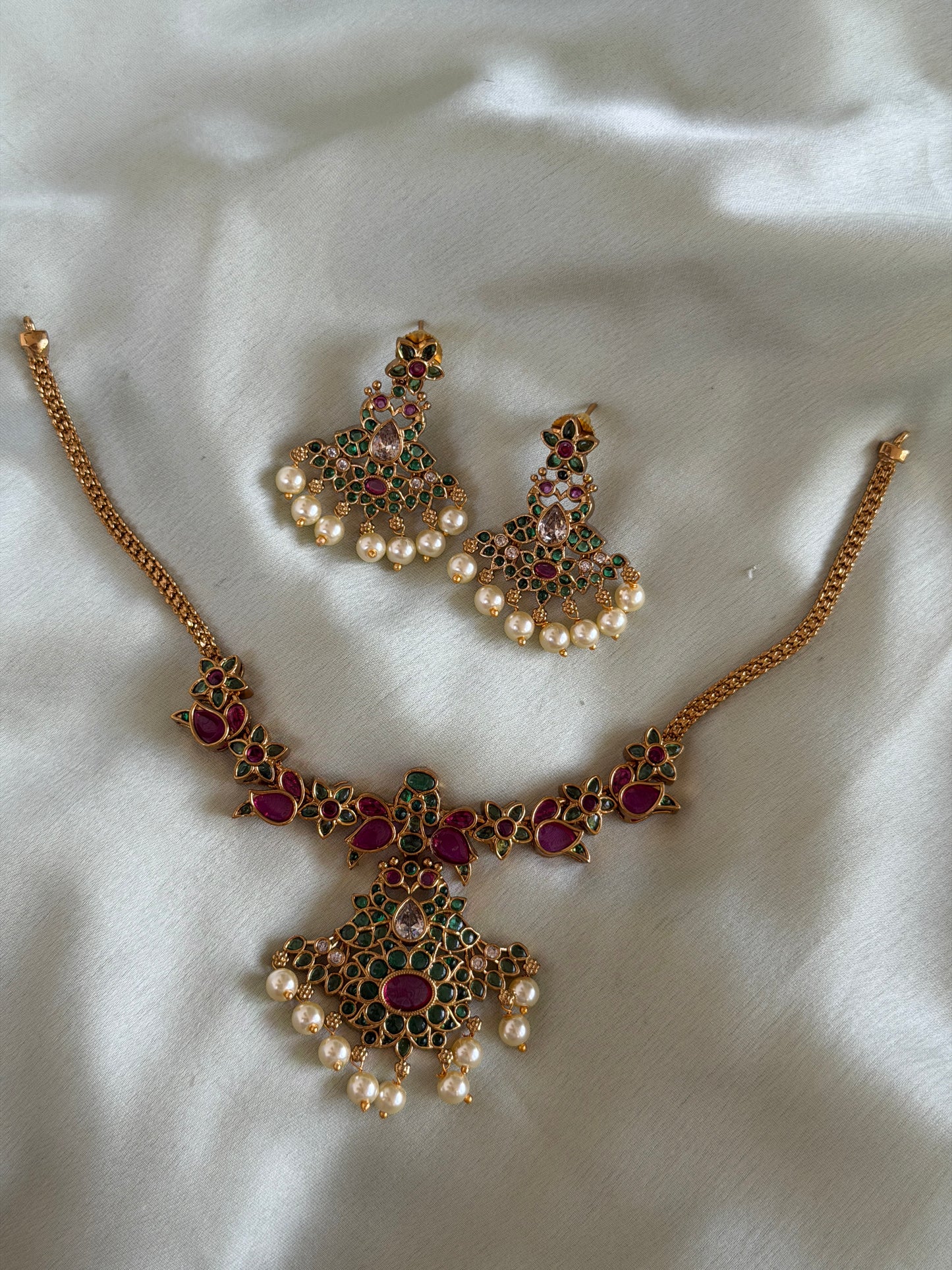 Ahuki Kempu choker