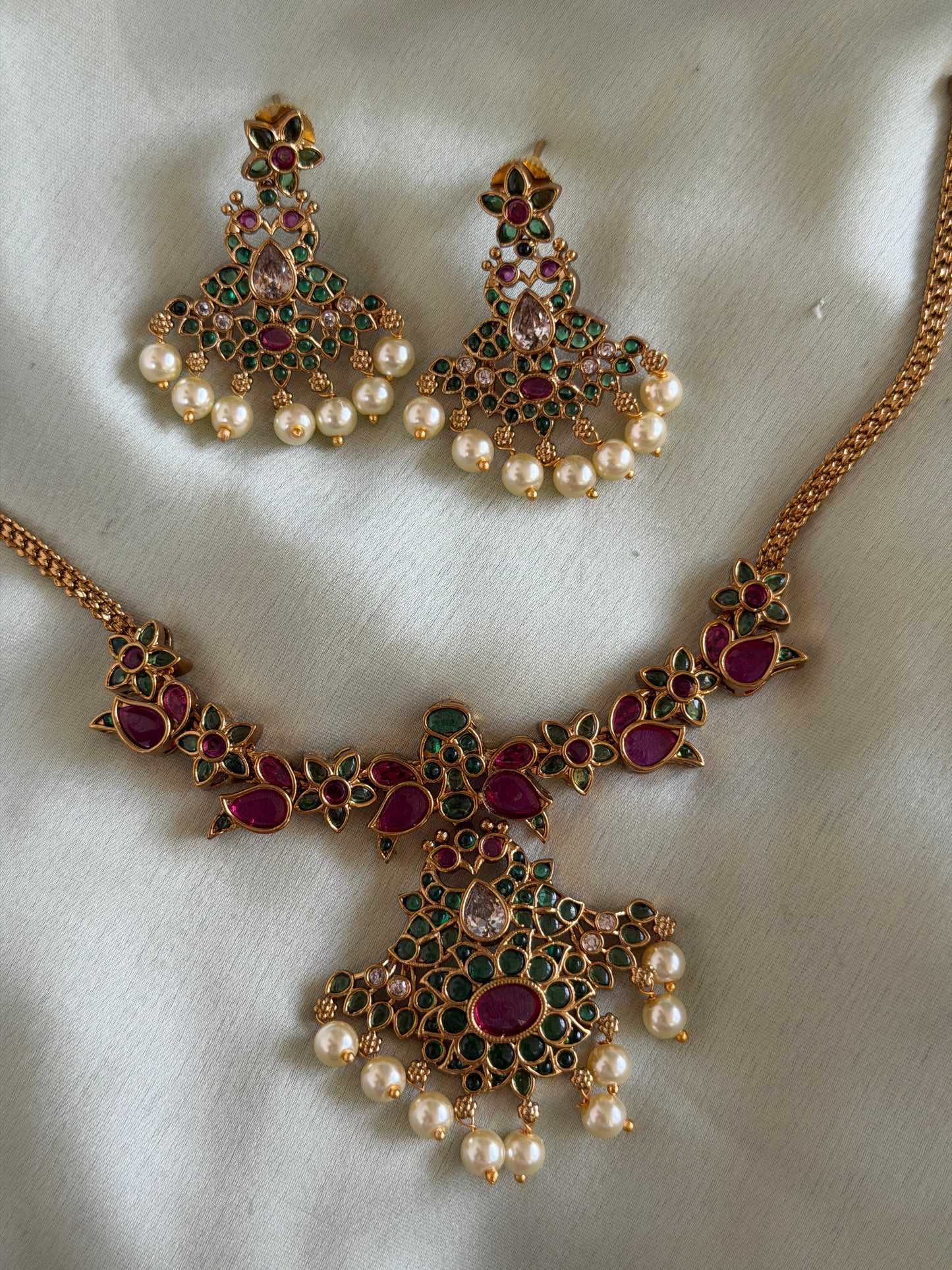Ahuki Kempu choker