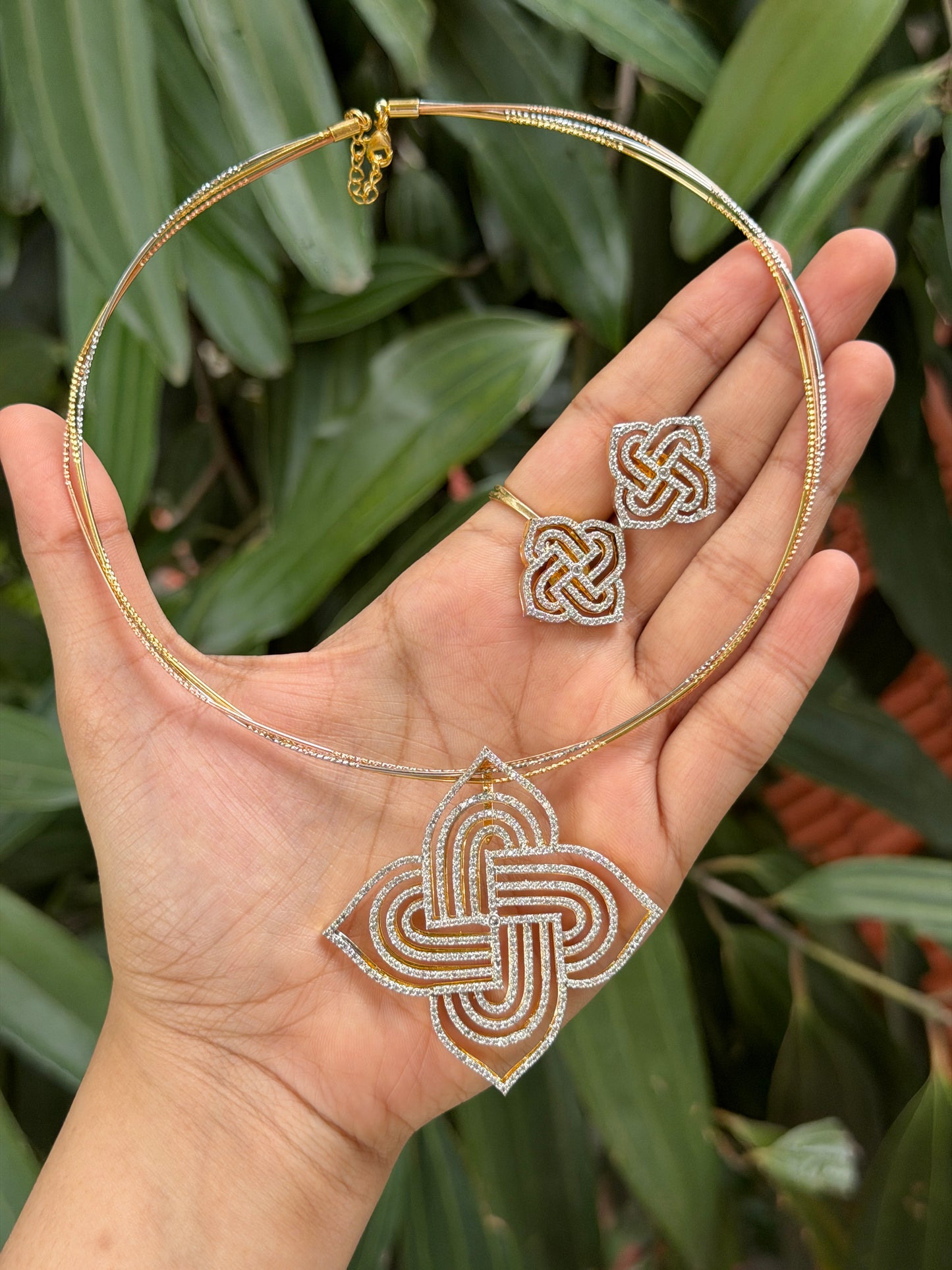 Kolam Diamond Pendant Choker