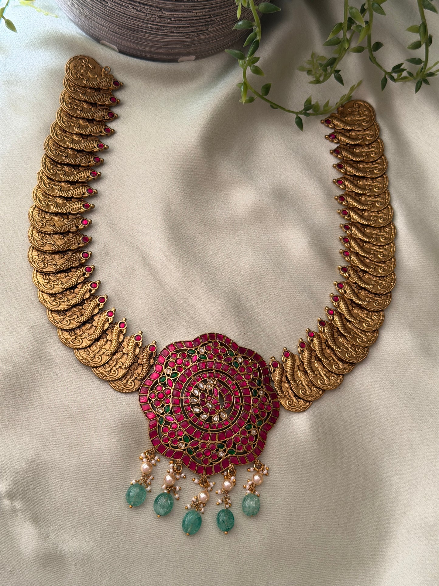 Floral Jadau Pendant Kaashu Maala