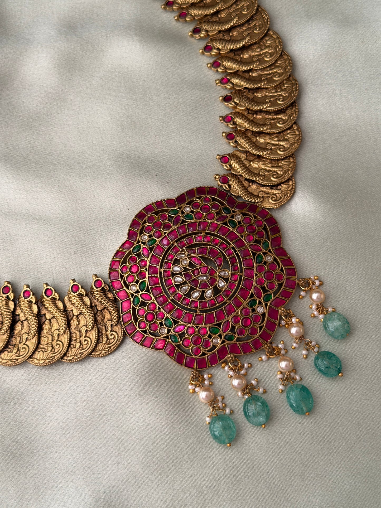 Floral Jadau Pendant Kaashu Maala