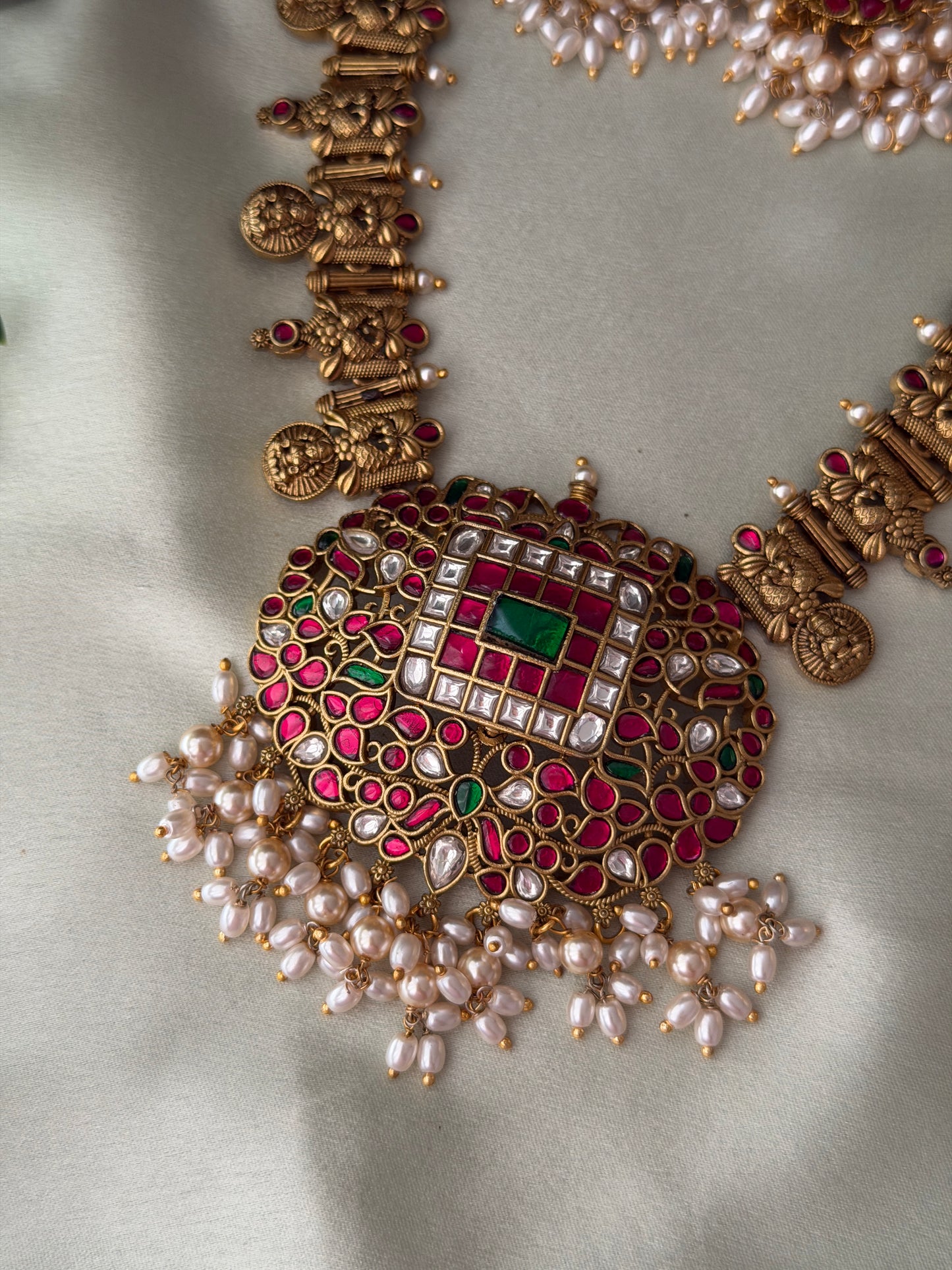 Bhavyaksha Jadau Pendant Necklace