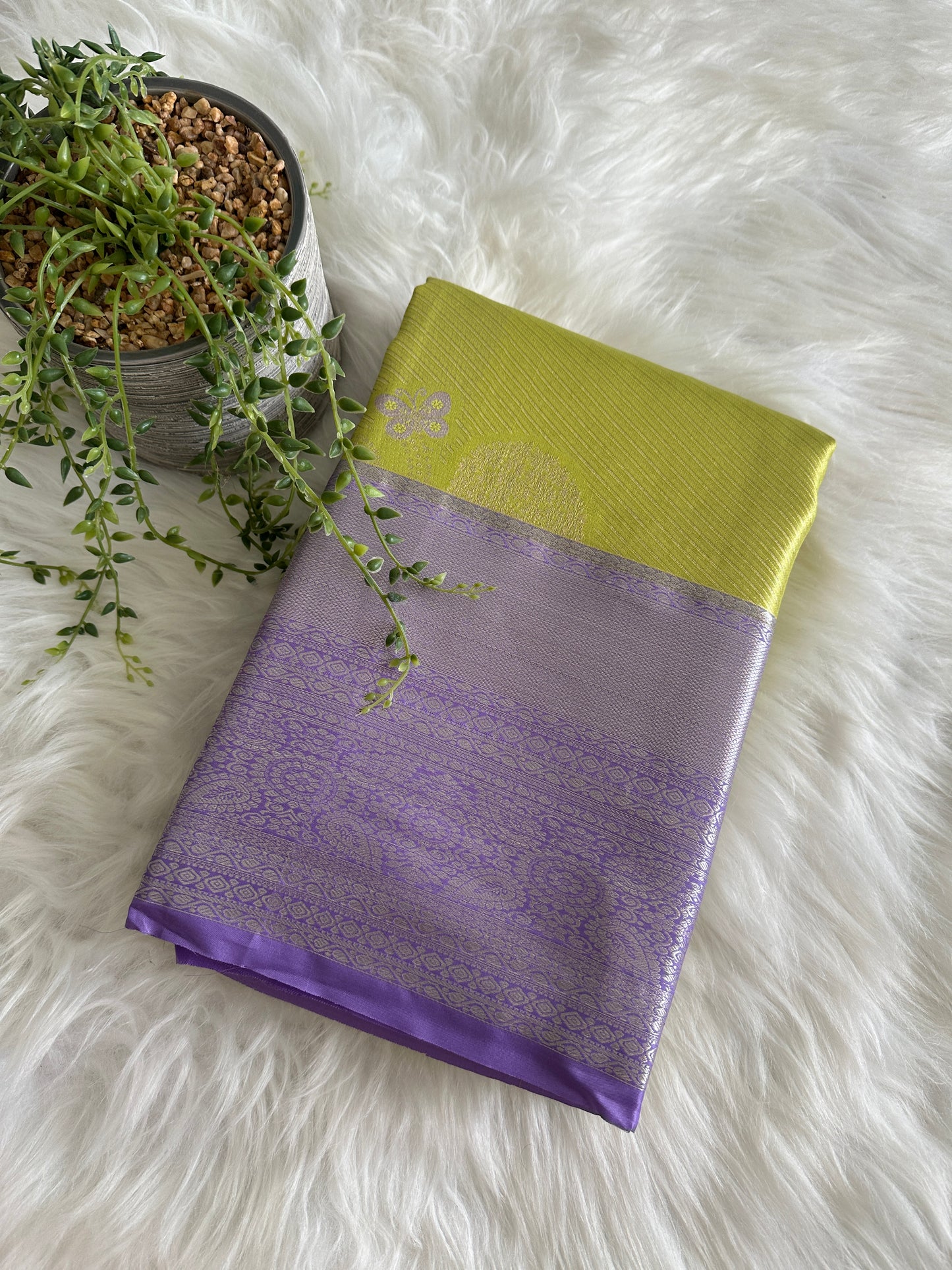 Parrot Green Daffodils semi Kanchivaram Tissue Pattu