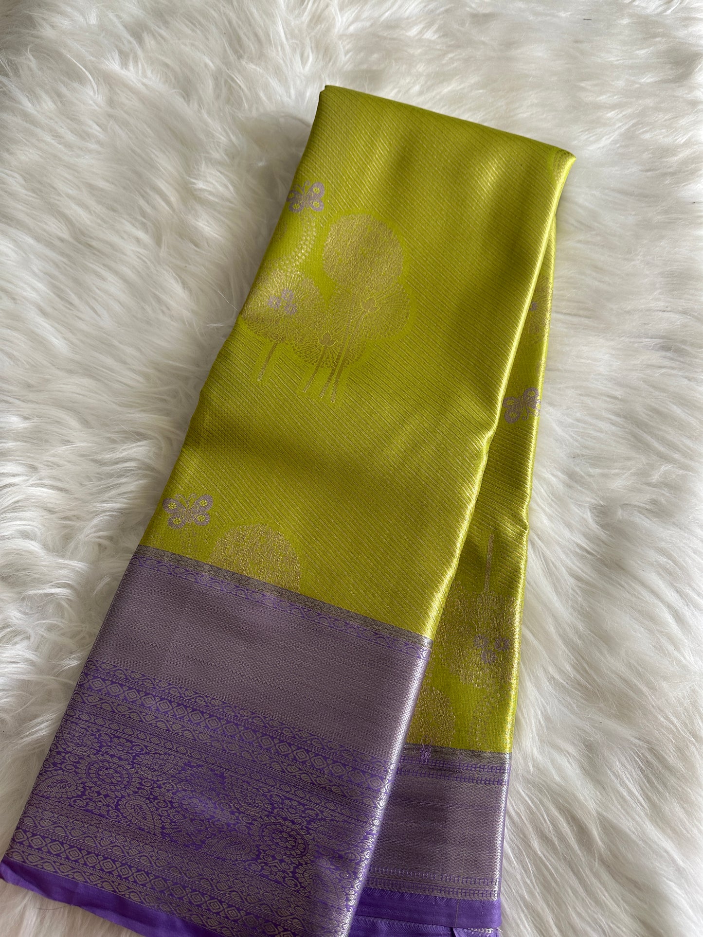 Parrot Green Daffodils semi Kanchivaram Tissue Pattu