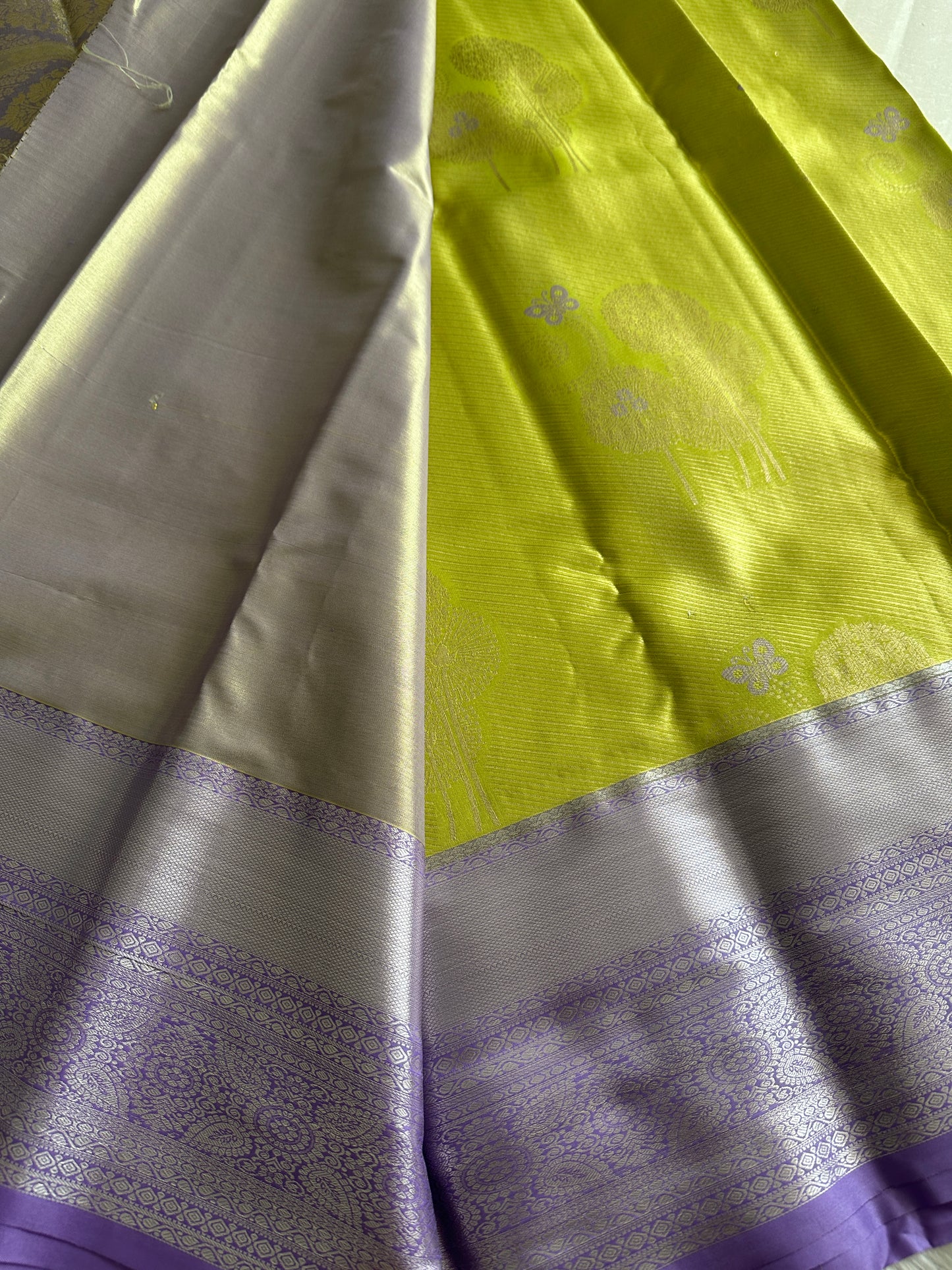 Parrot Green Daffodils semi Kanchivaram Tissue Pattu