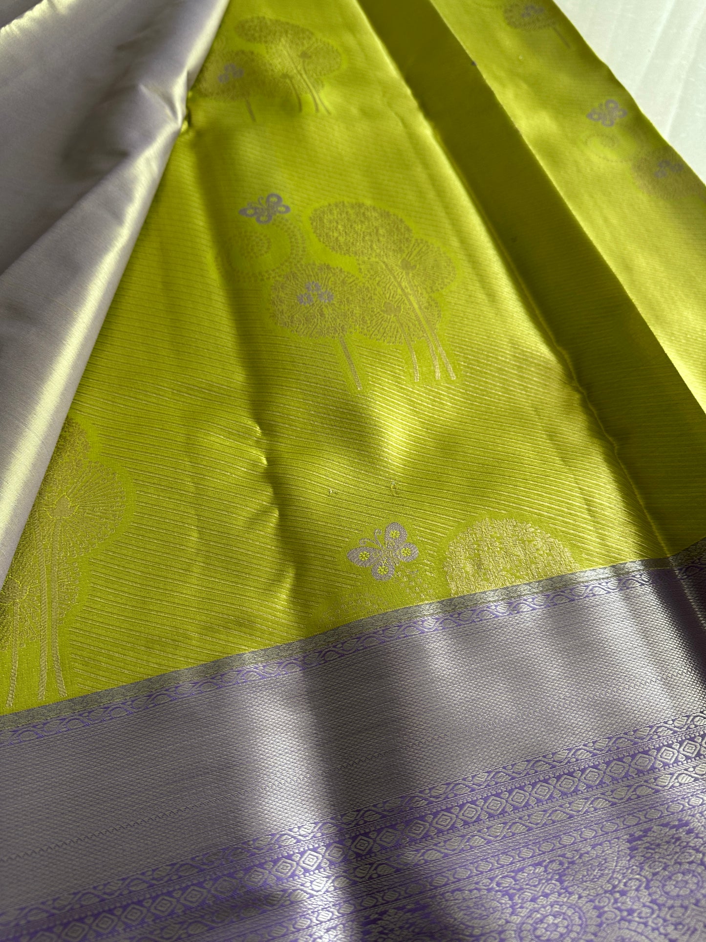 Parrot Green Daffodils semi Kanchivaram Tissue Pattu