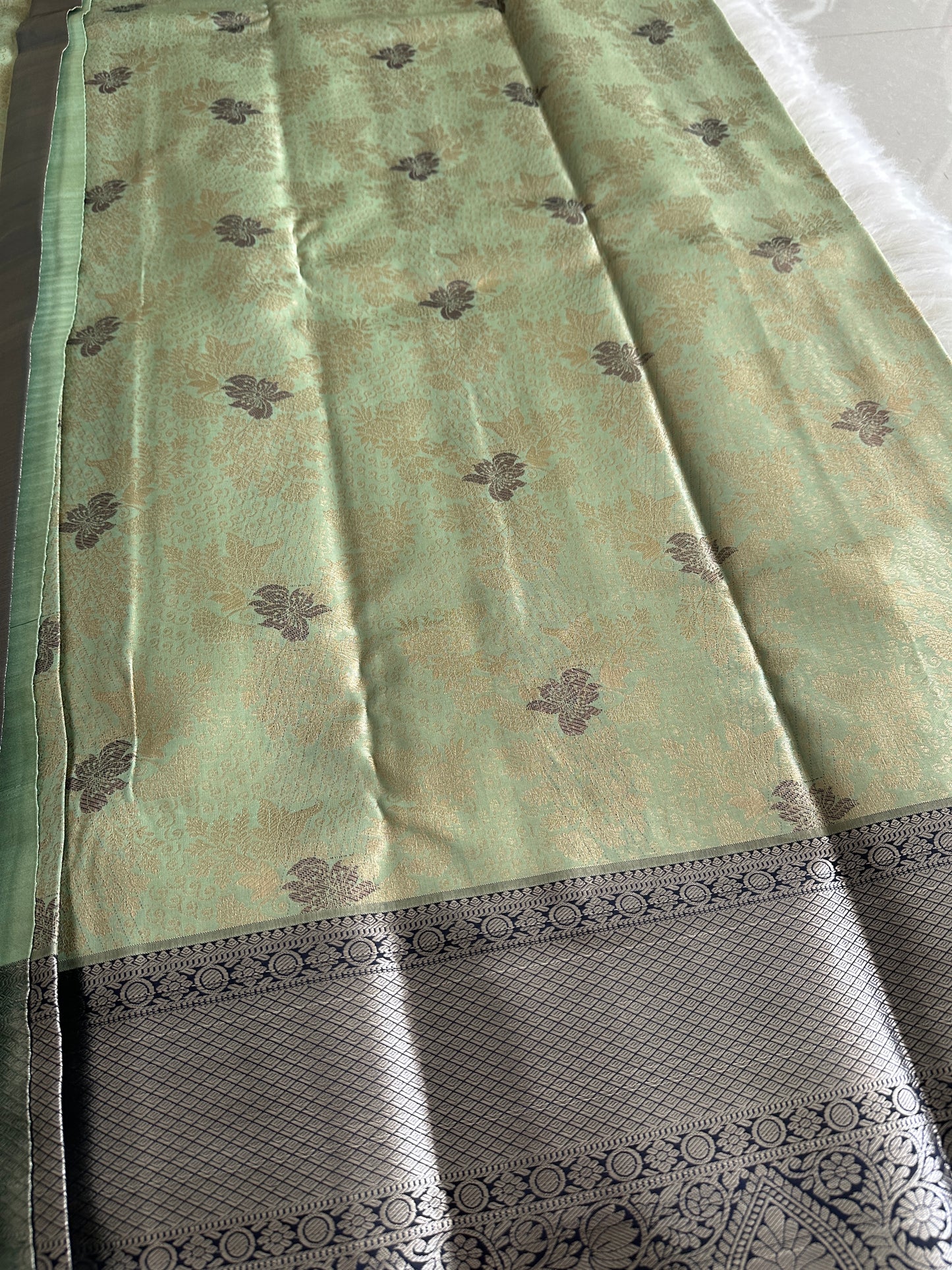 Pastel Green Coral Semi Kanchivaram Tissue Pattu