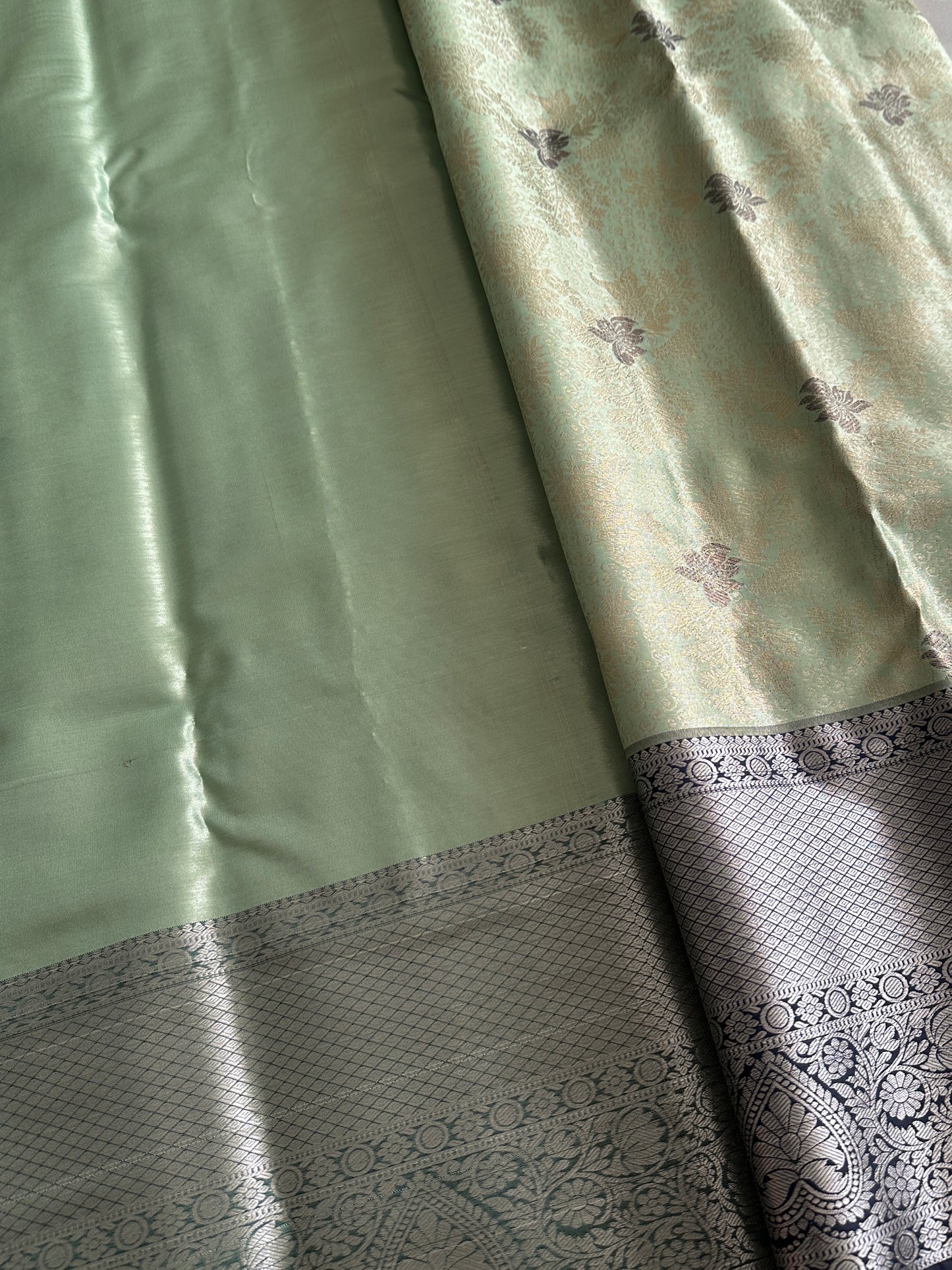 Pastel Green Coral Semi Kanchivaram Tissue Pattu