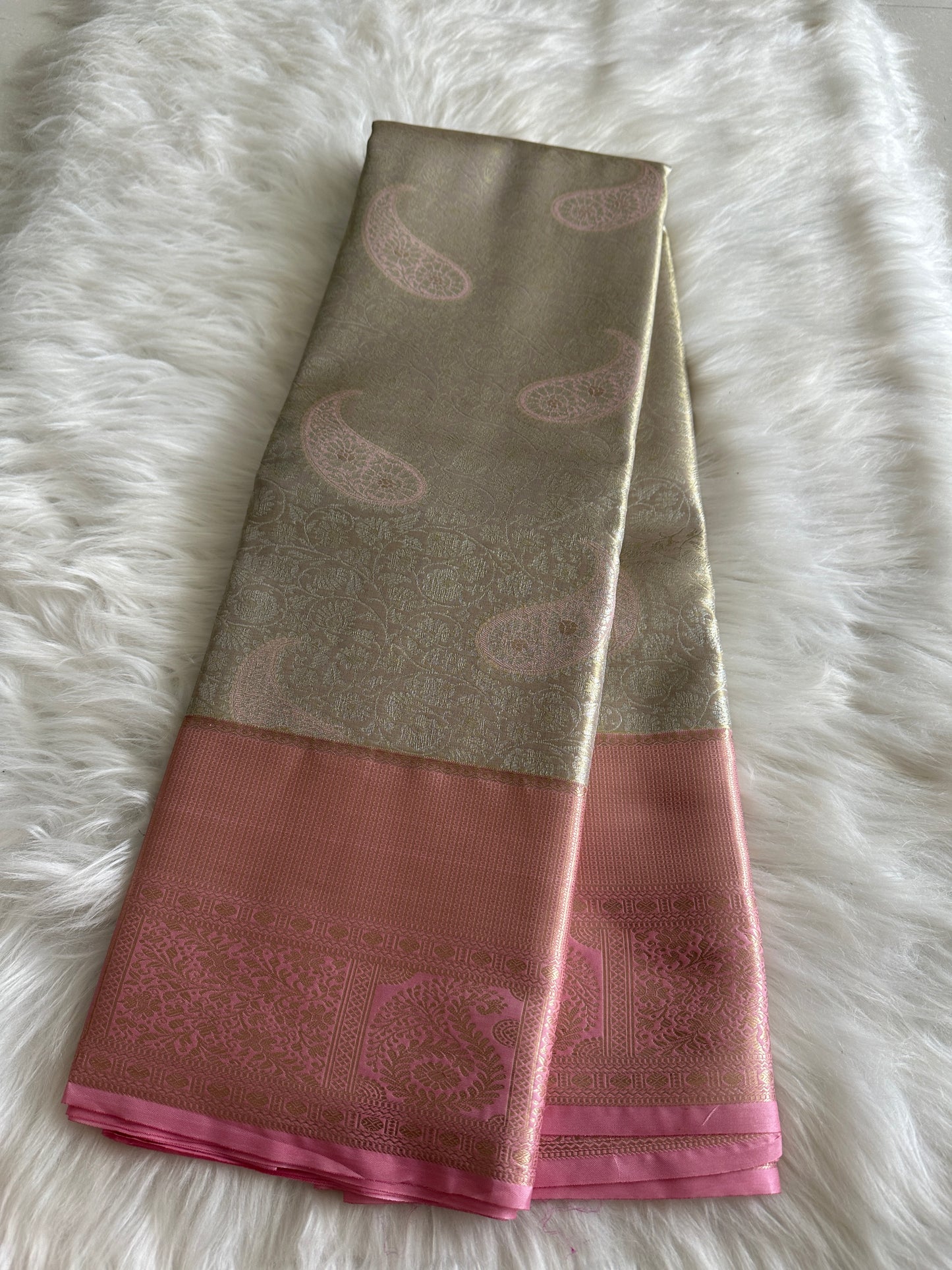 Sandal Flora Semi Kanchivaram Tissue Pattu Saree