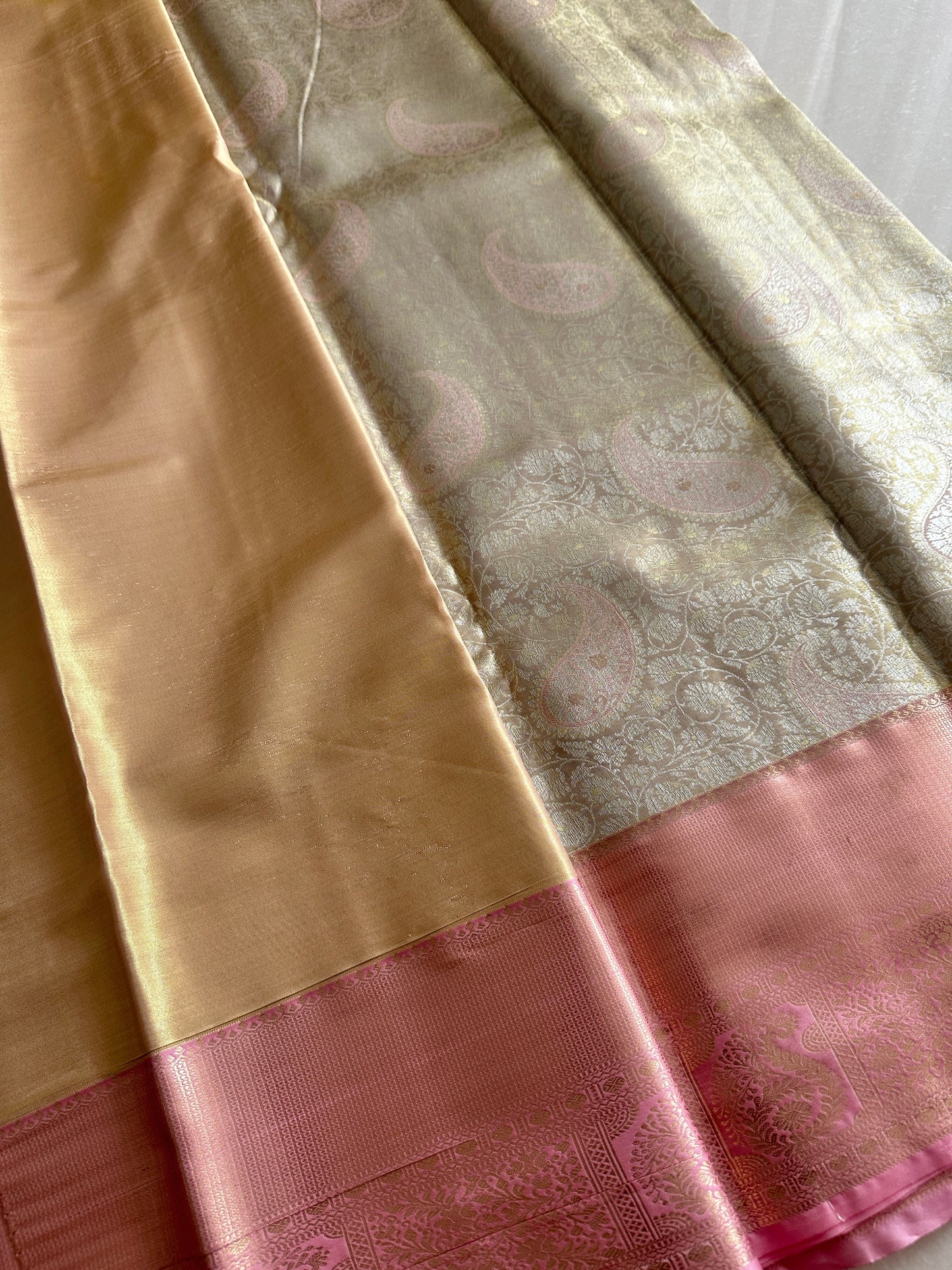 Sandal Flora Semi Kanchivaram Tissue Pattu Saree