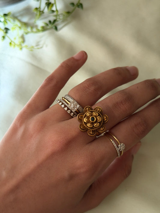 Mini Flora Antique Fingering