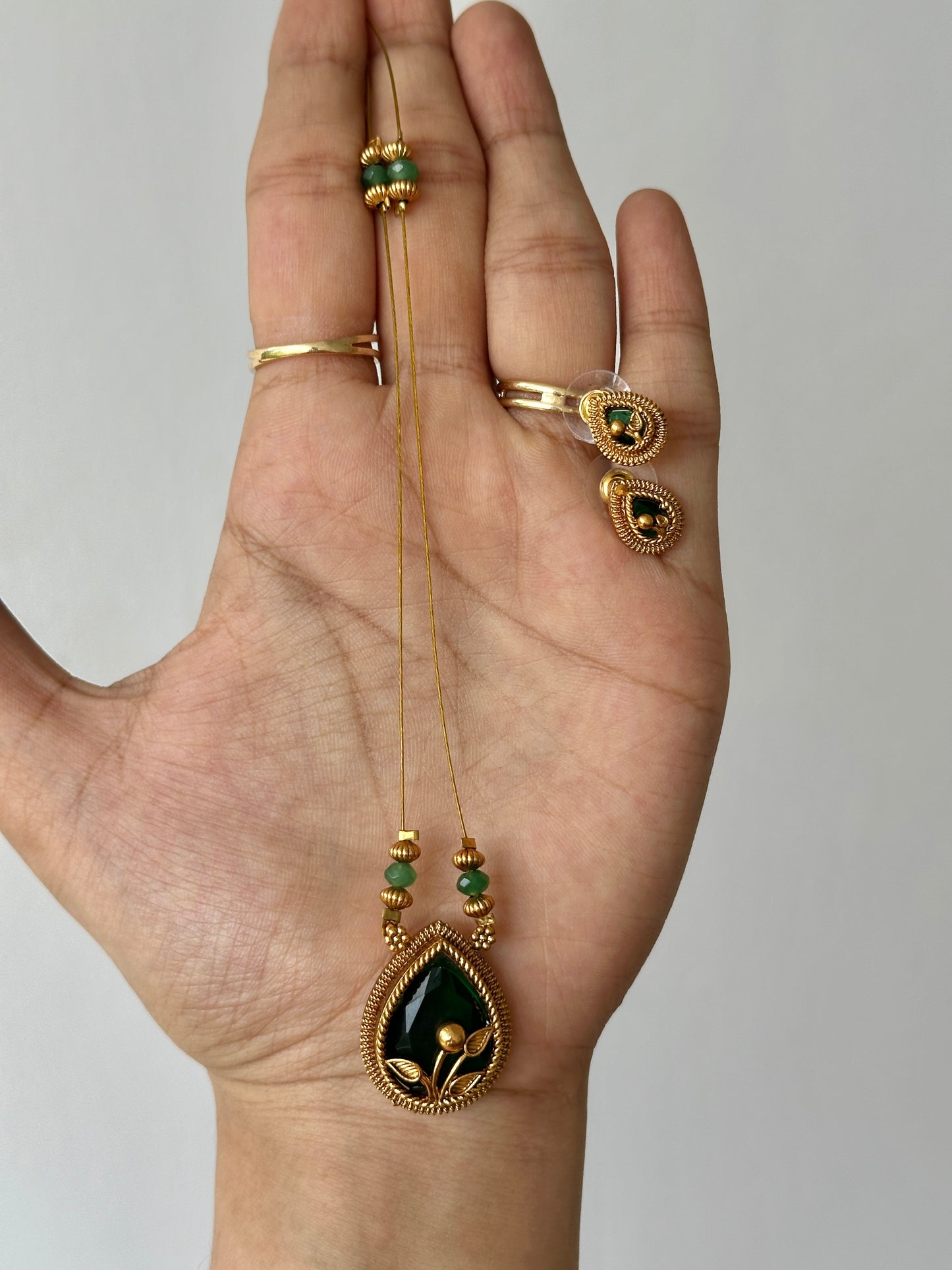 Tear Drop Pendant Invisible chain