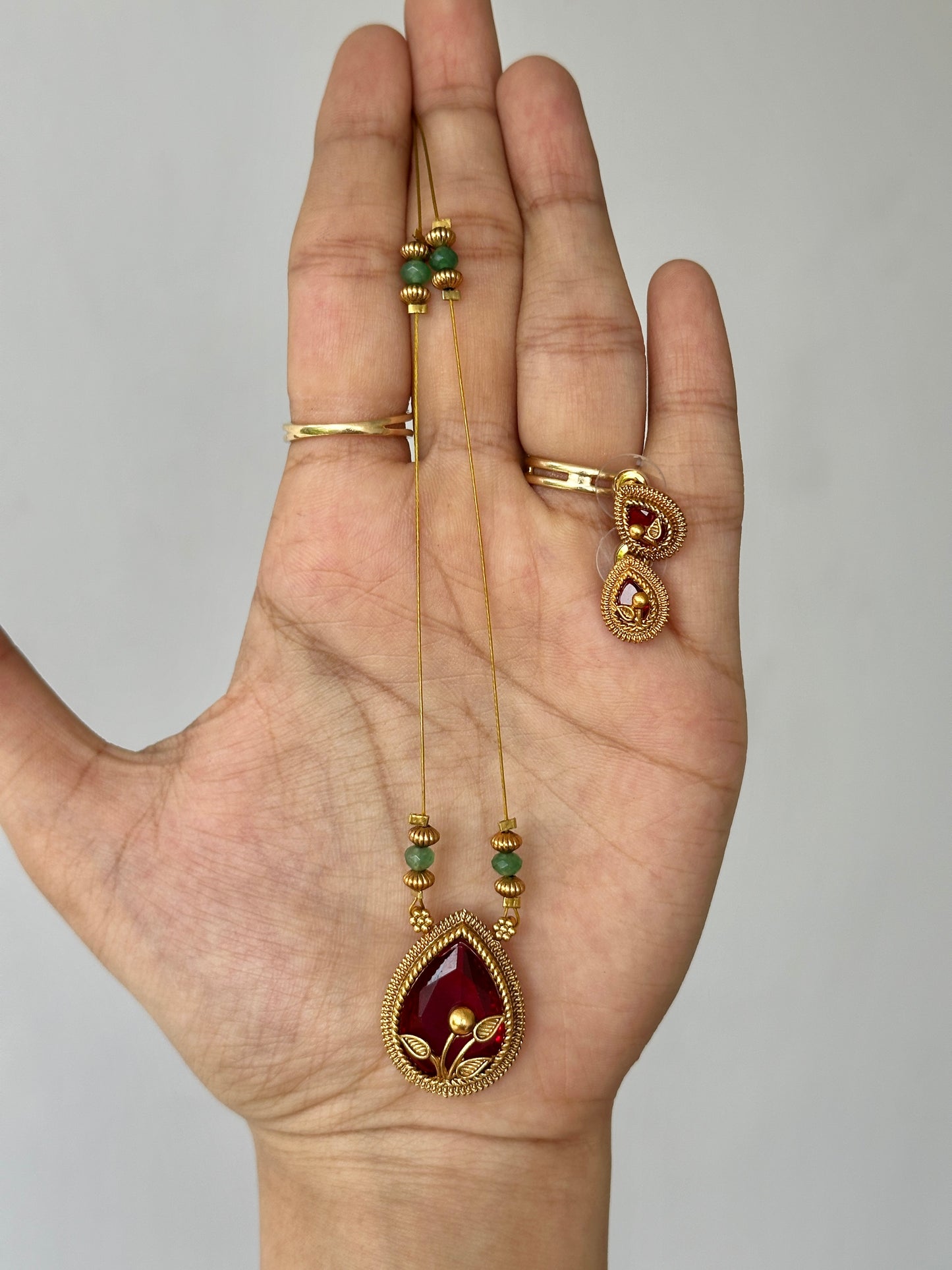 Tear Drop Pendant Invisible chain