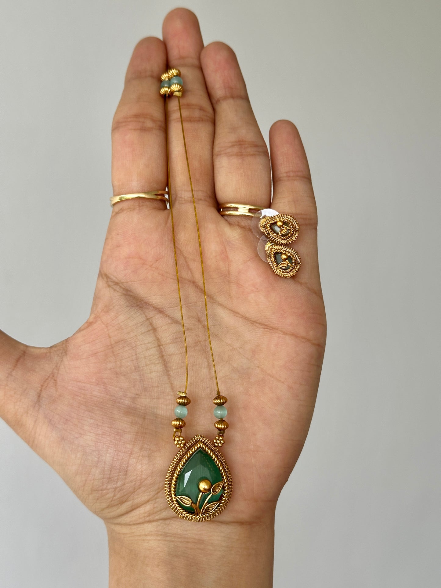 Tear Drop Pendant Invisible chain