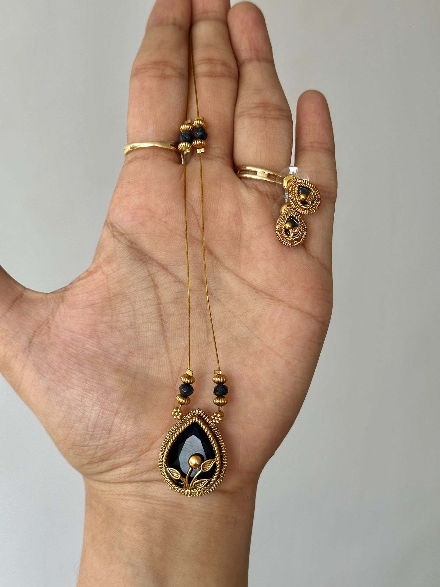 Tear Drop Pendant Invisible chain