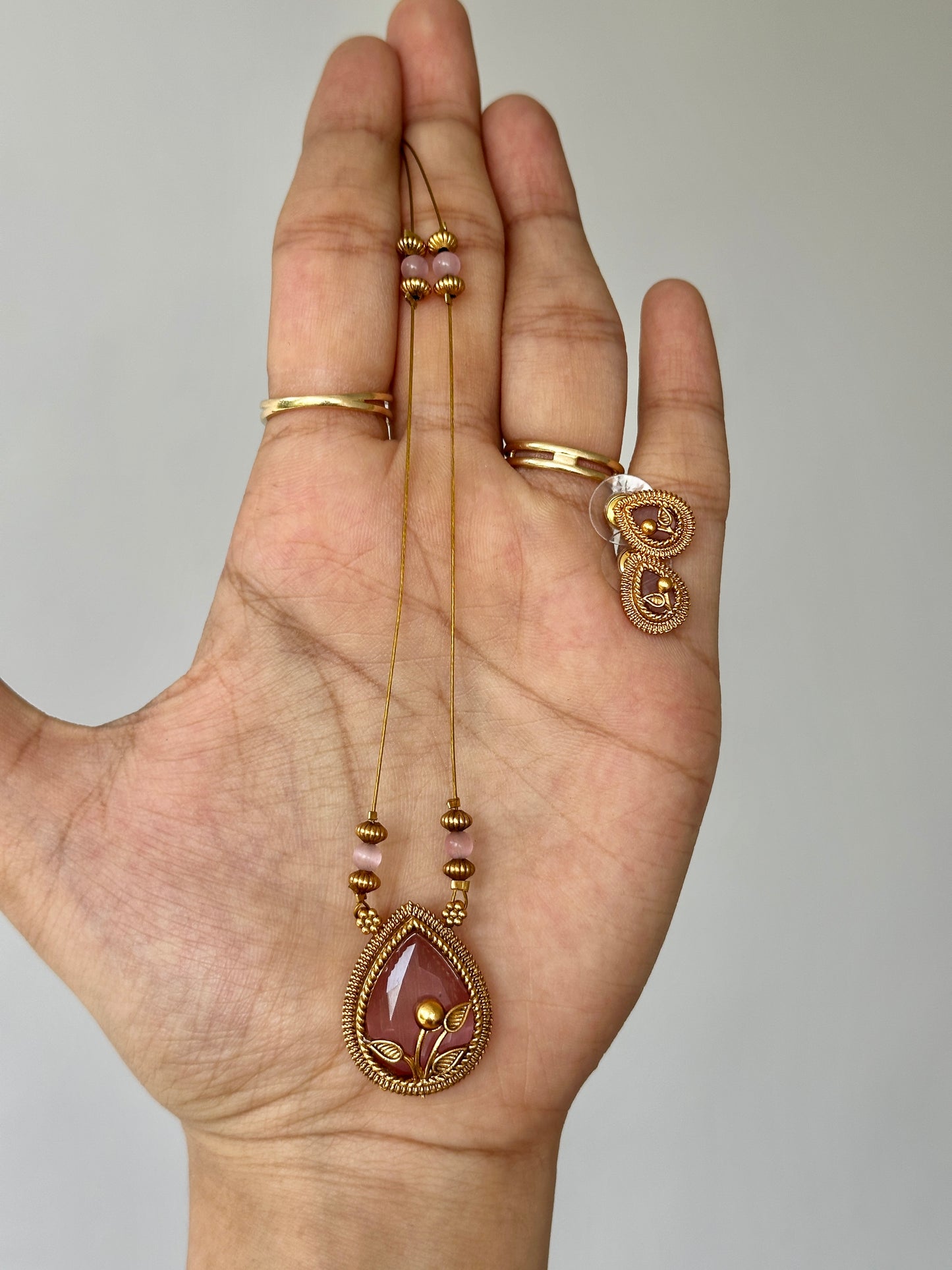 Tear Drop Pendant Invisible chain