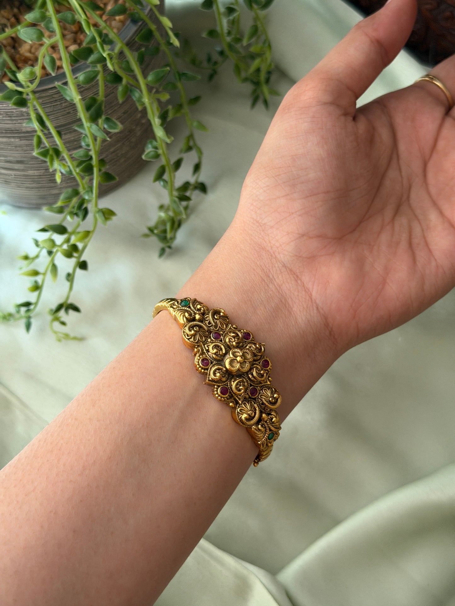 Gold Replica Opeable Kada
