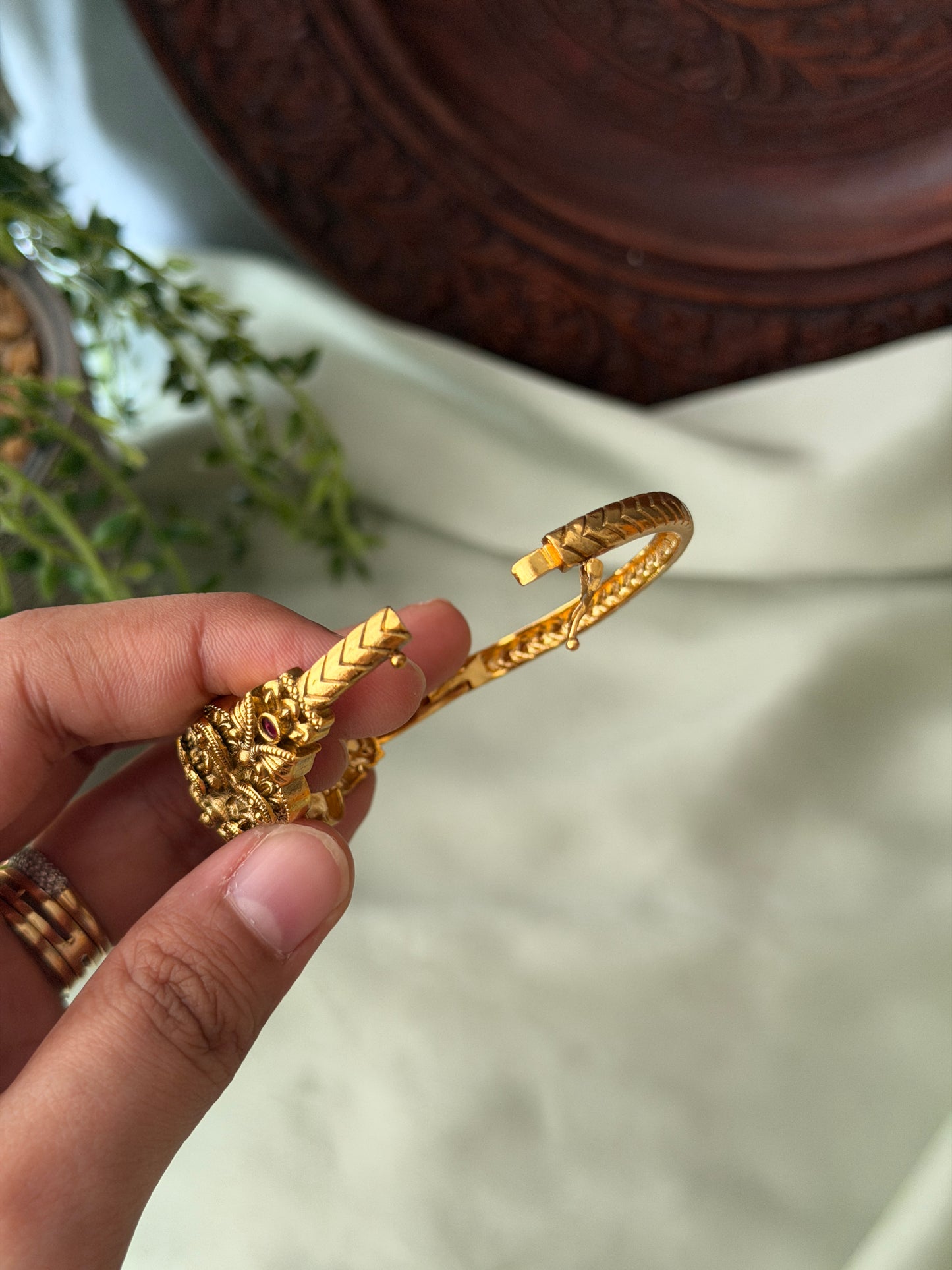 Gold Replica Opeable Kada