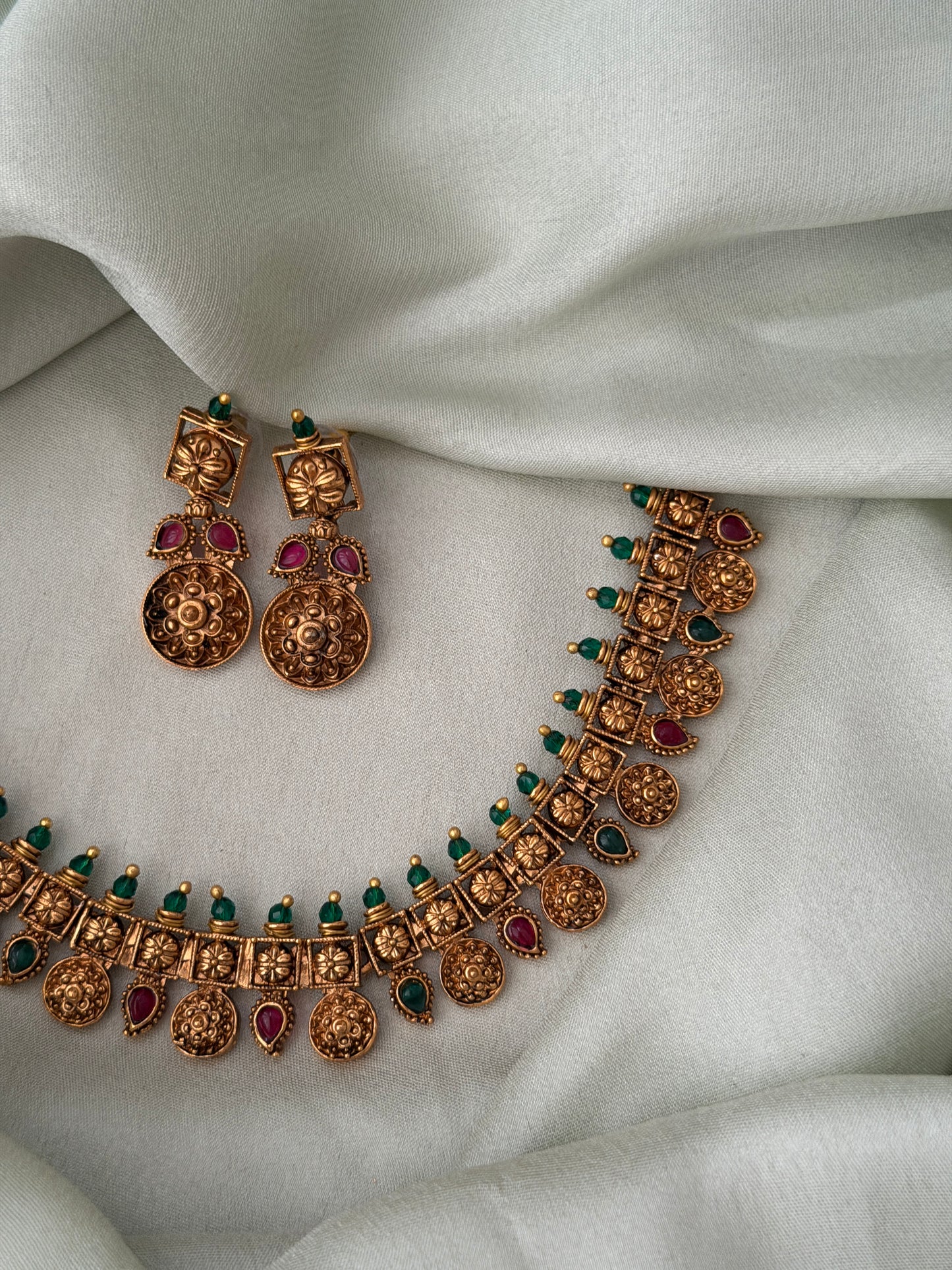 Nihashra Non Idol Necklace