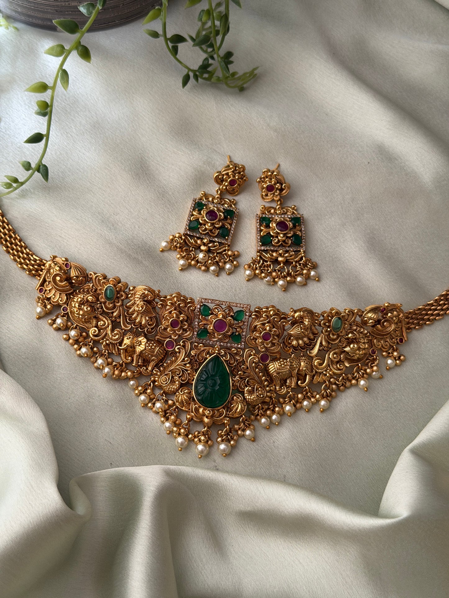 Amishka Emerald Bridal Choker