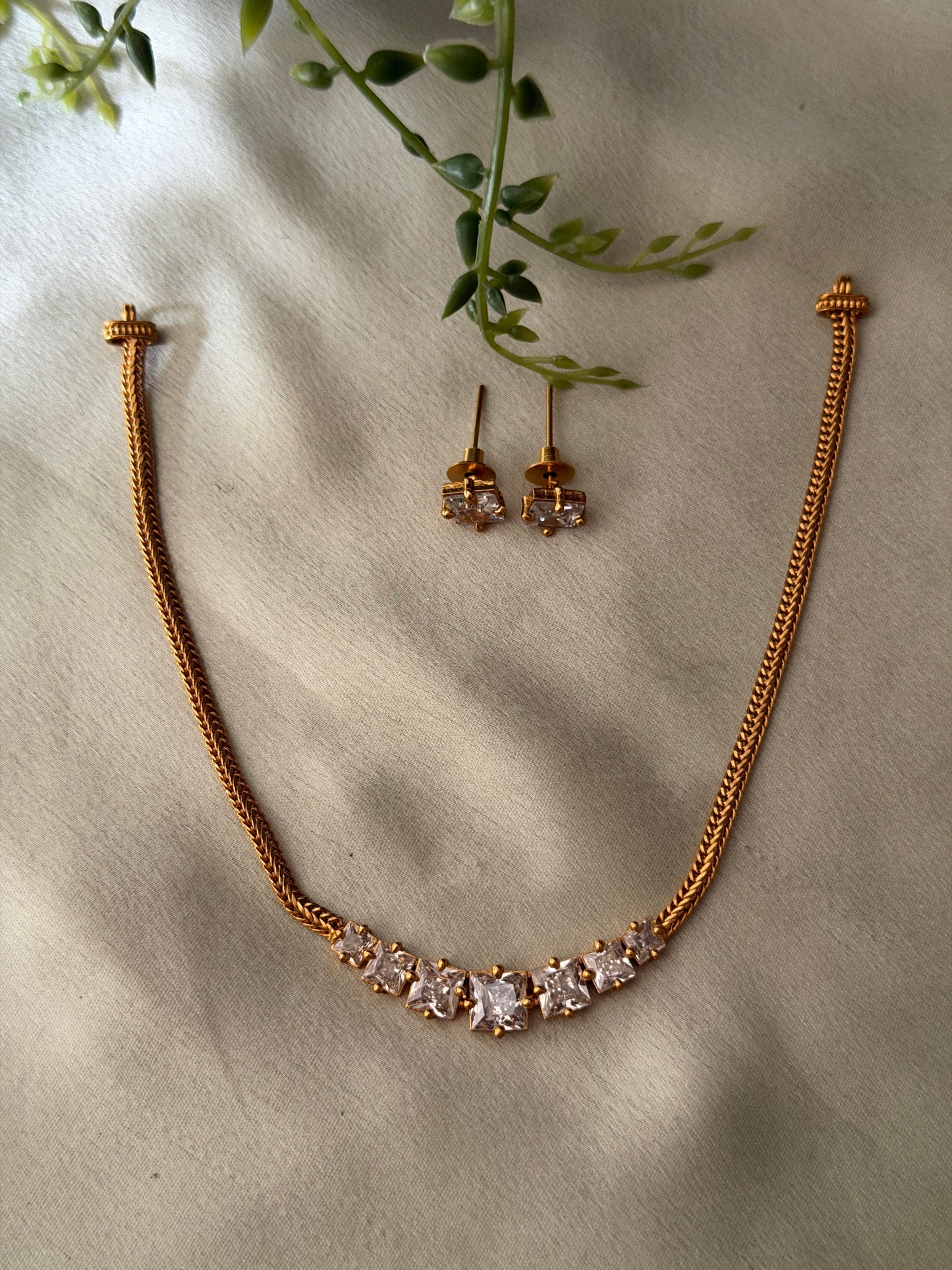 Kani Stone Choker