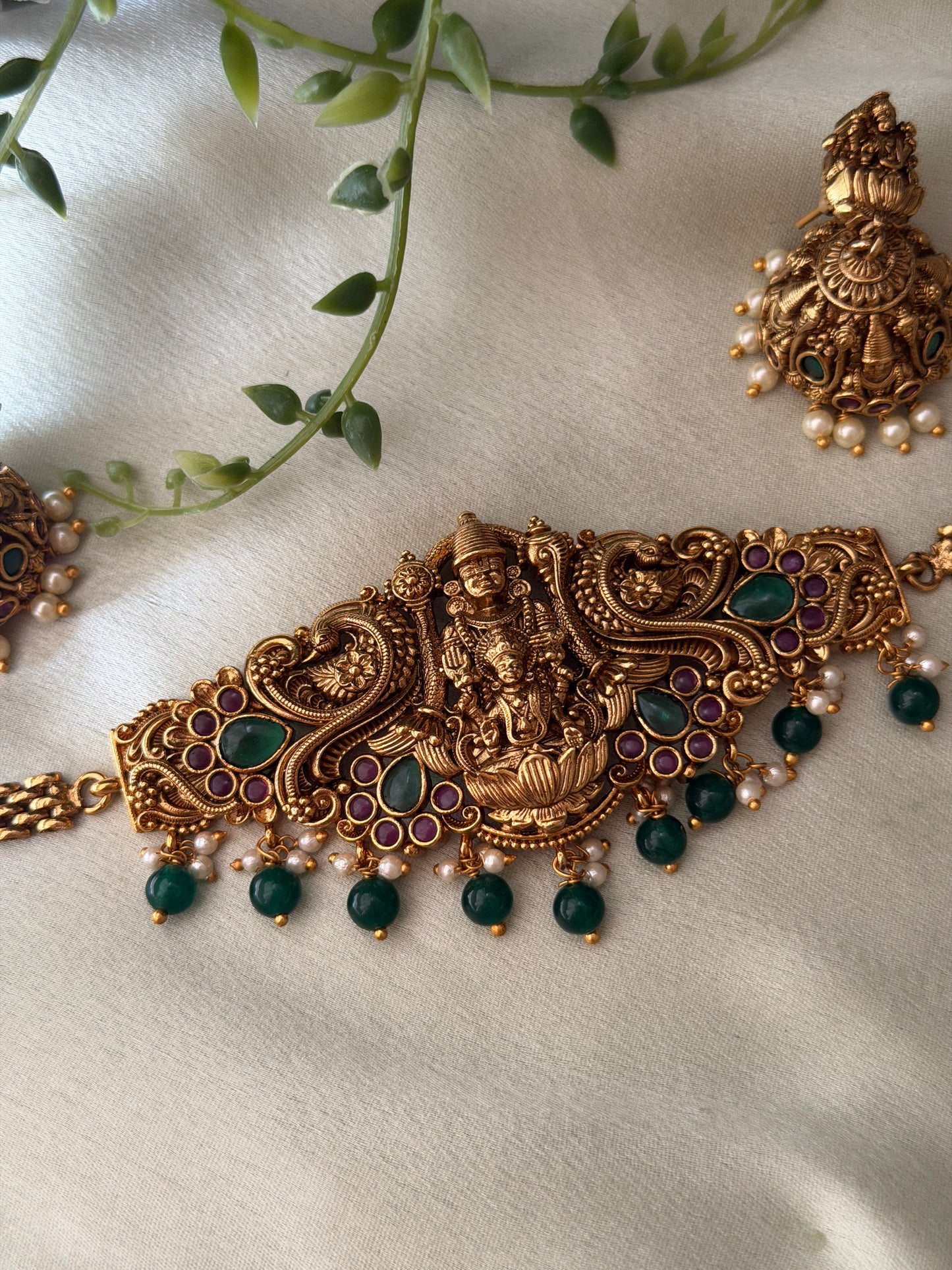 Kumidini Antique Choker