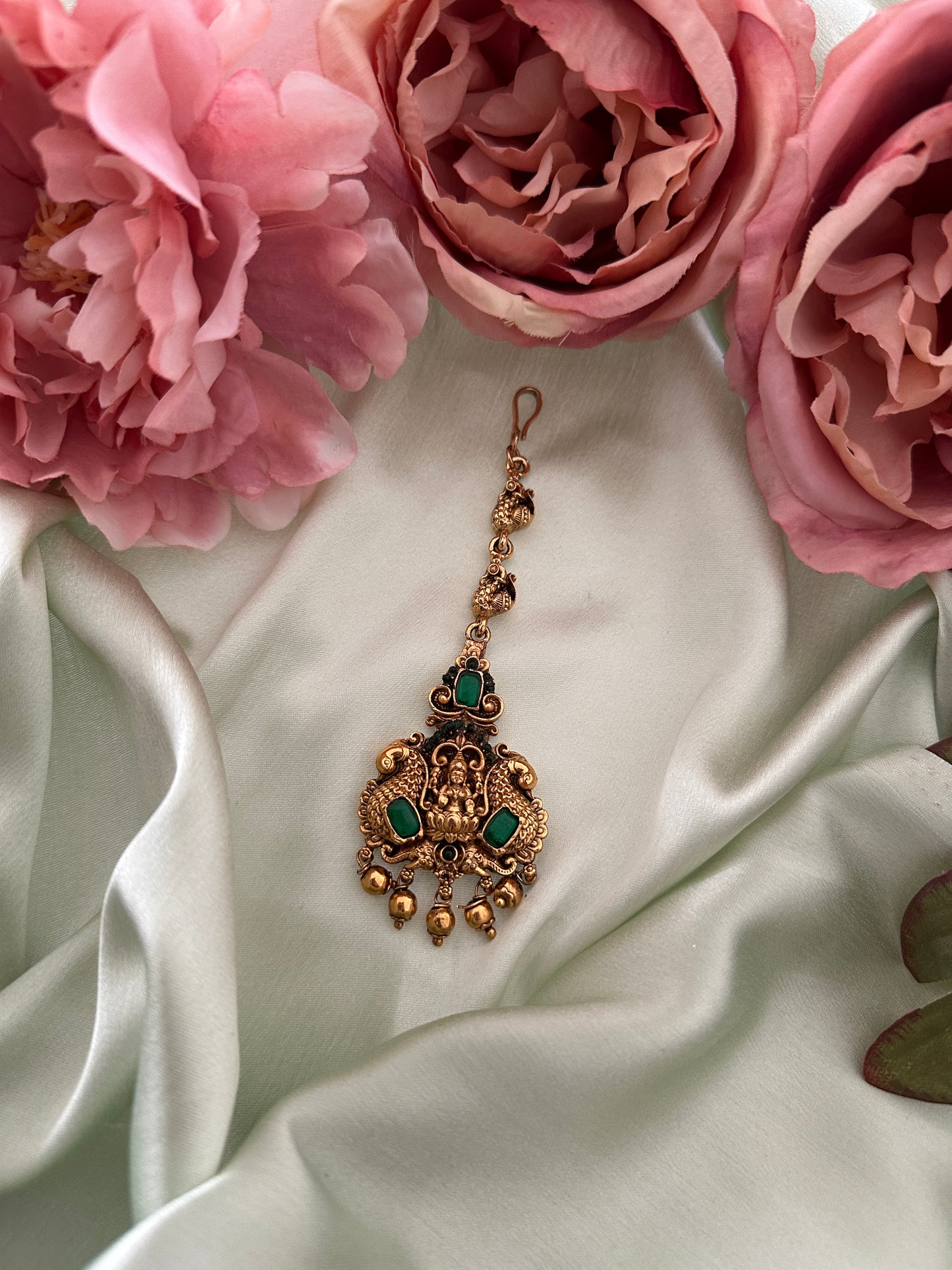 Copper gold budgeted maangtikka