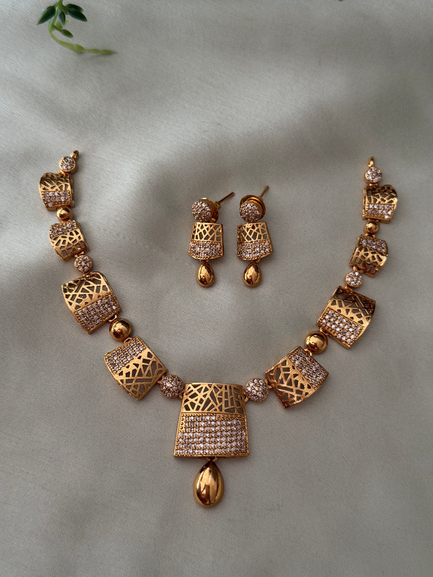 Mizu AD Necklace