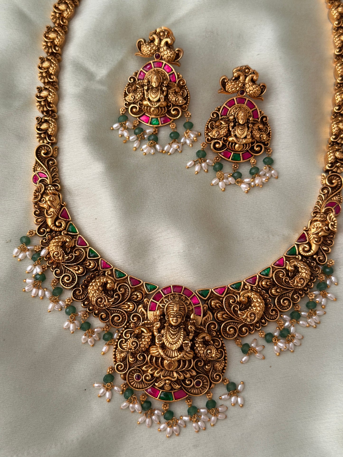 Adviksha Jadau Haaram Set