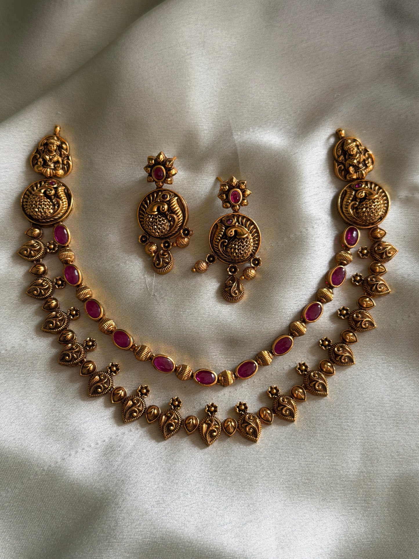 Double Layer Nonidol Ruby Necklace