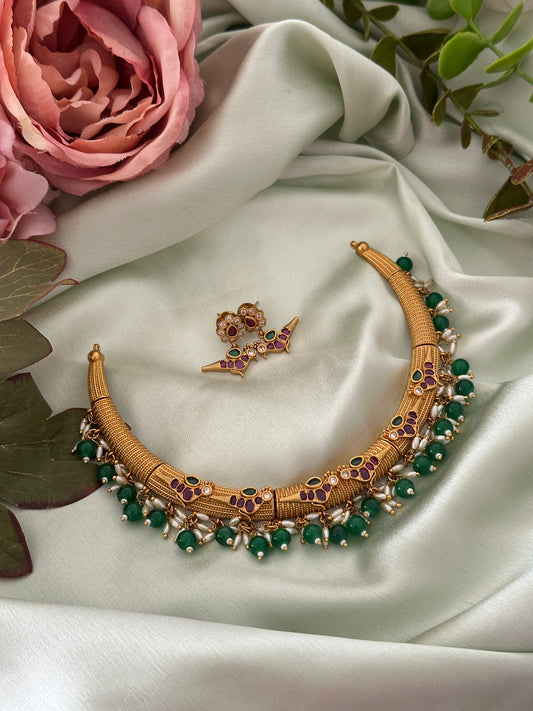 Parrot Hasli Choker with Pearls