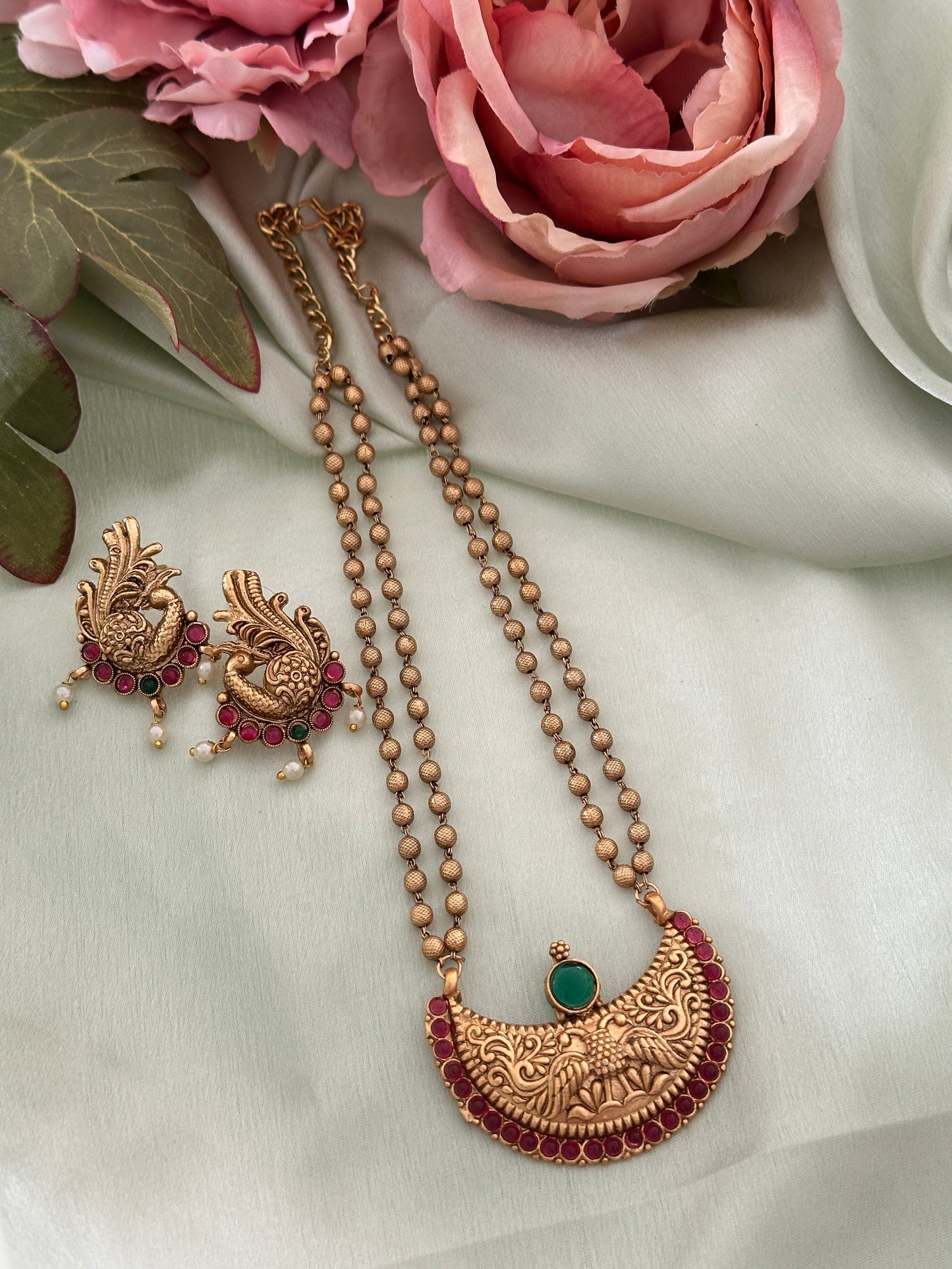 Non Idol Nila Gold Chain