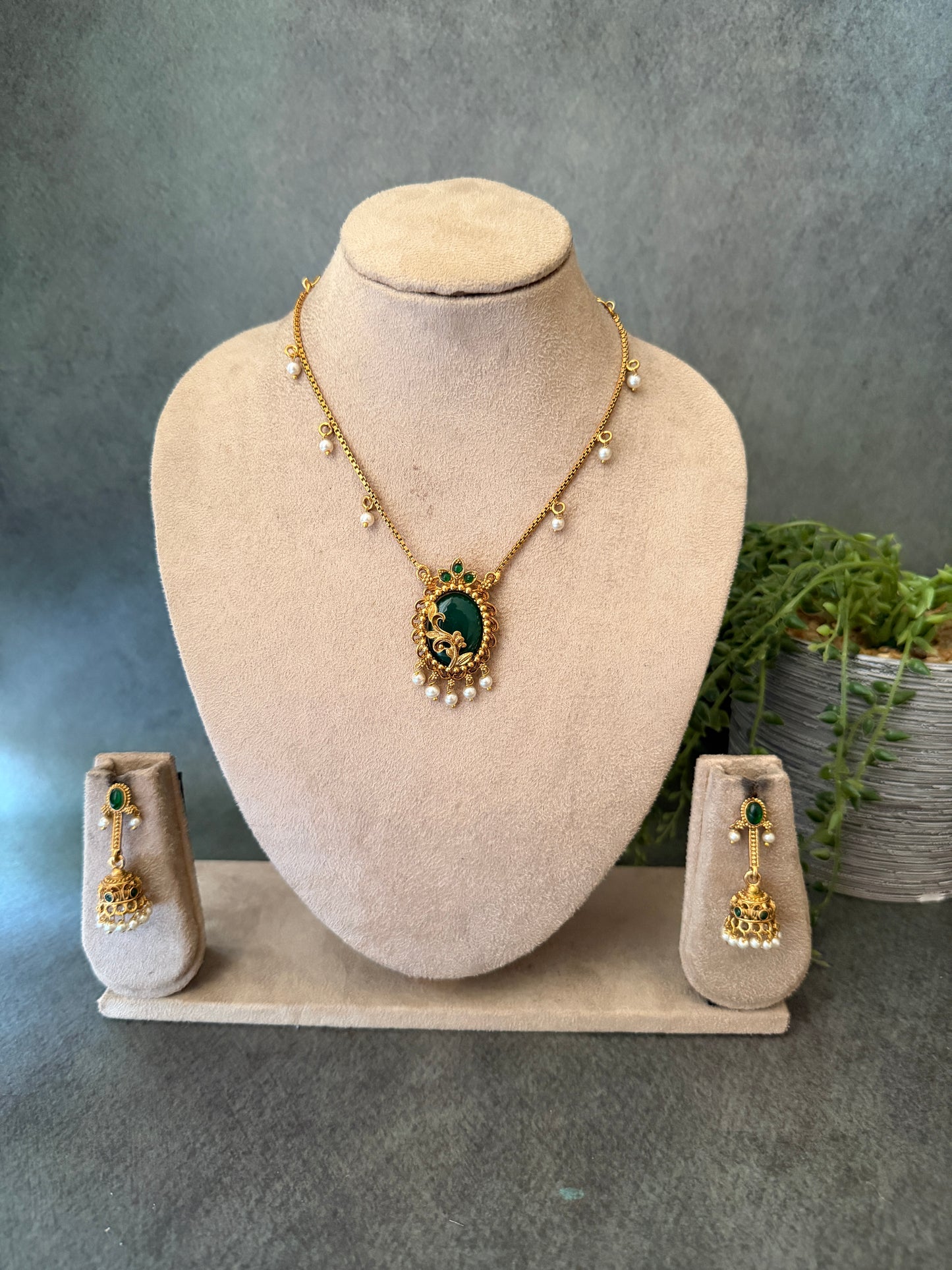 Shweta Pendant Chain