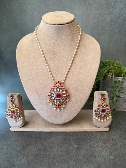 Chippy kemp pendant chain set