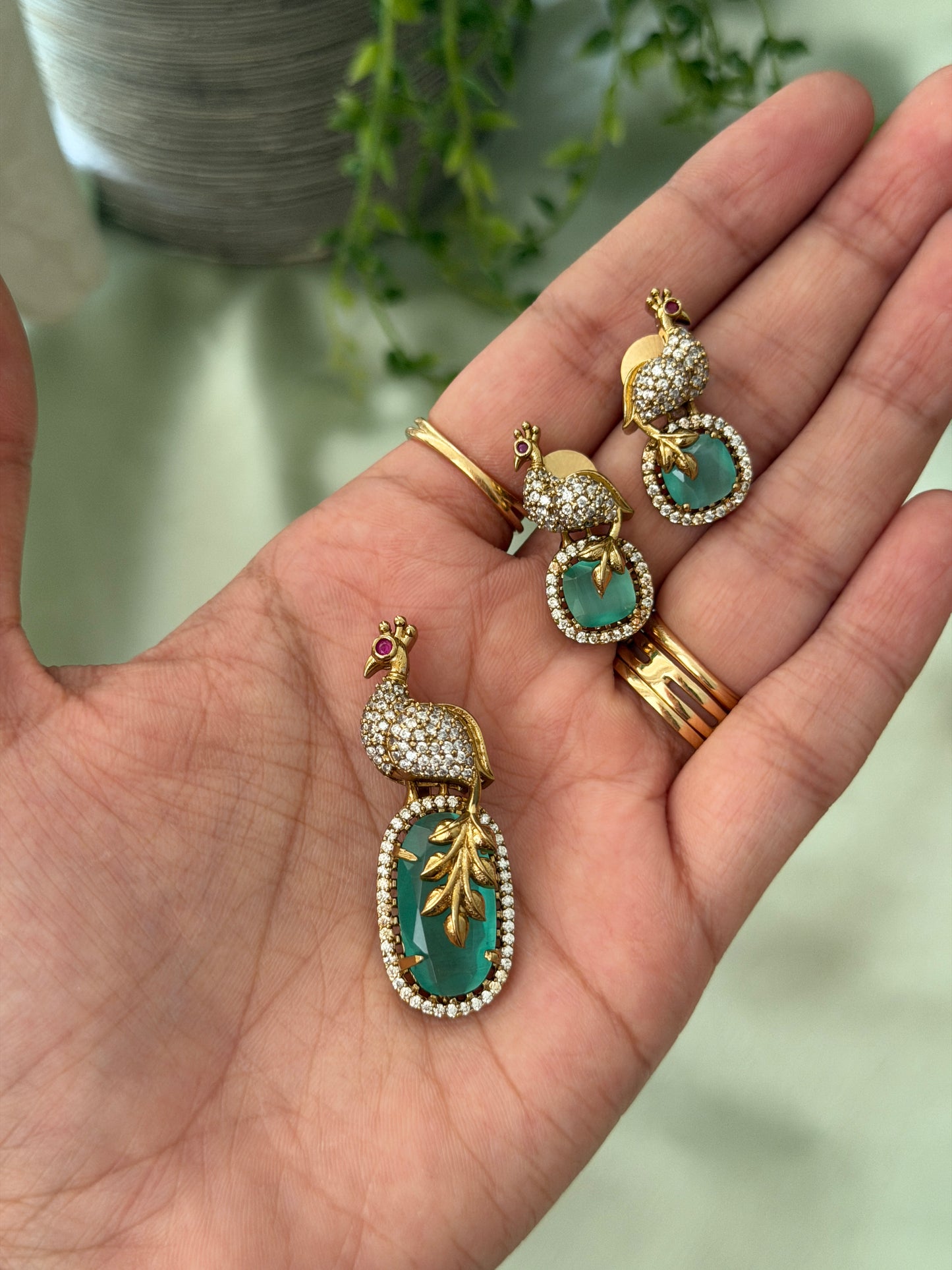Kasthoori Pendant and Earrings