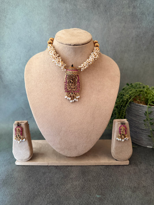 Krishna Tantra Pearl Choker