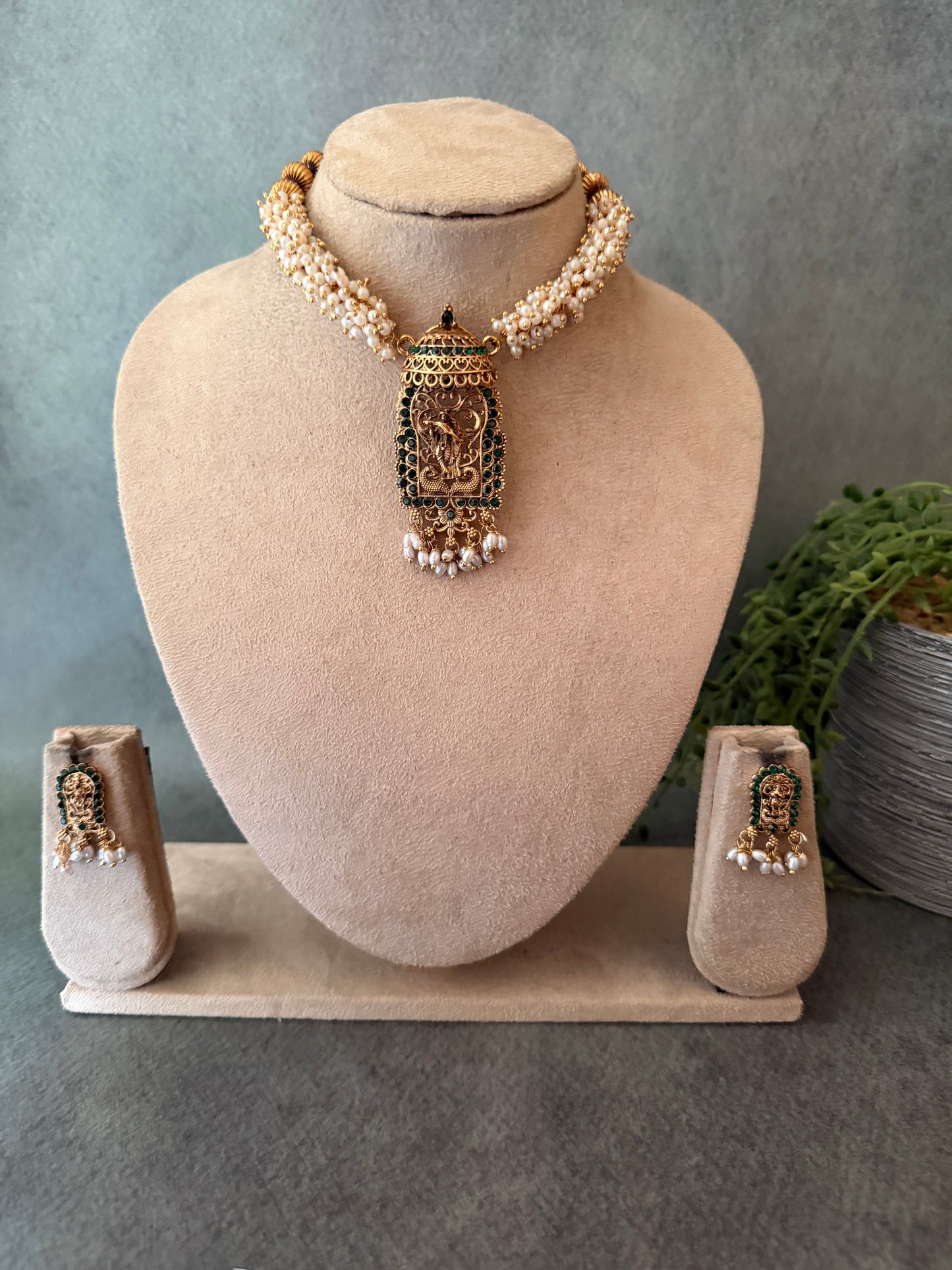 Krishna Tantra Pearl Choker