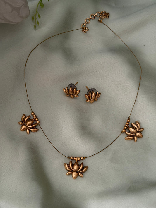 Tri Sarojini Invisible Necklace