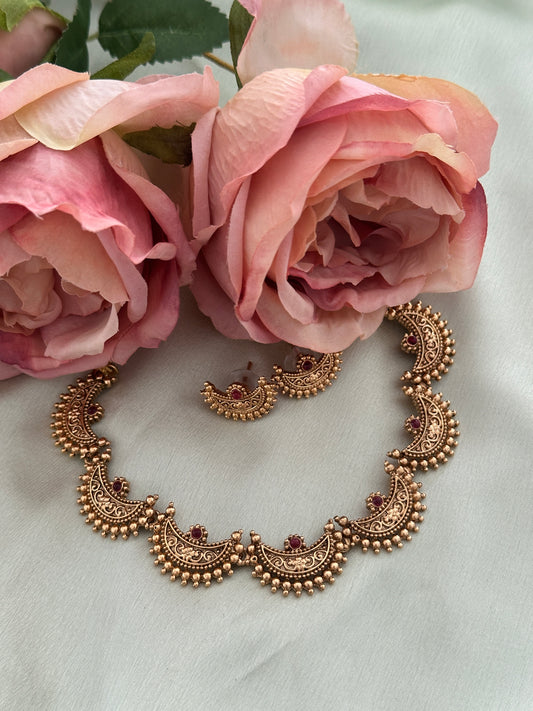 Antique Gold Chaandbaali Necklace