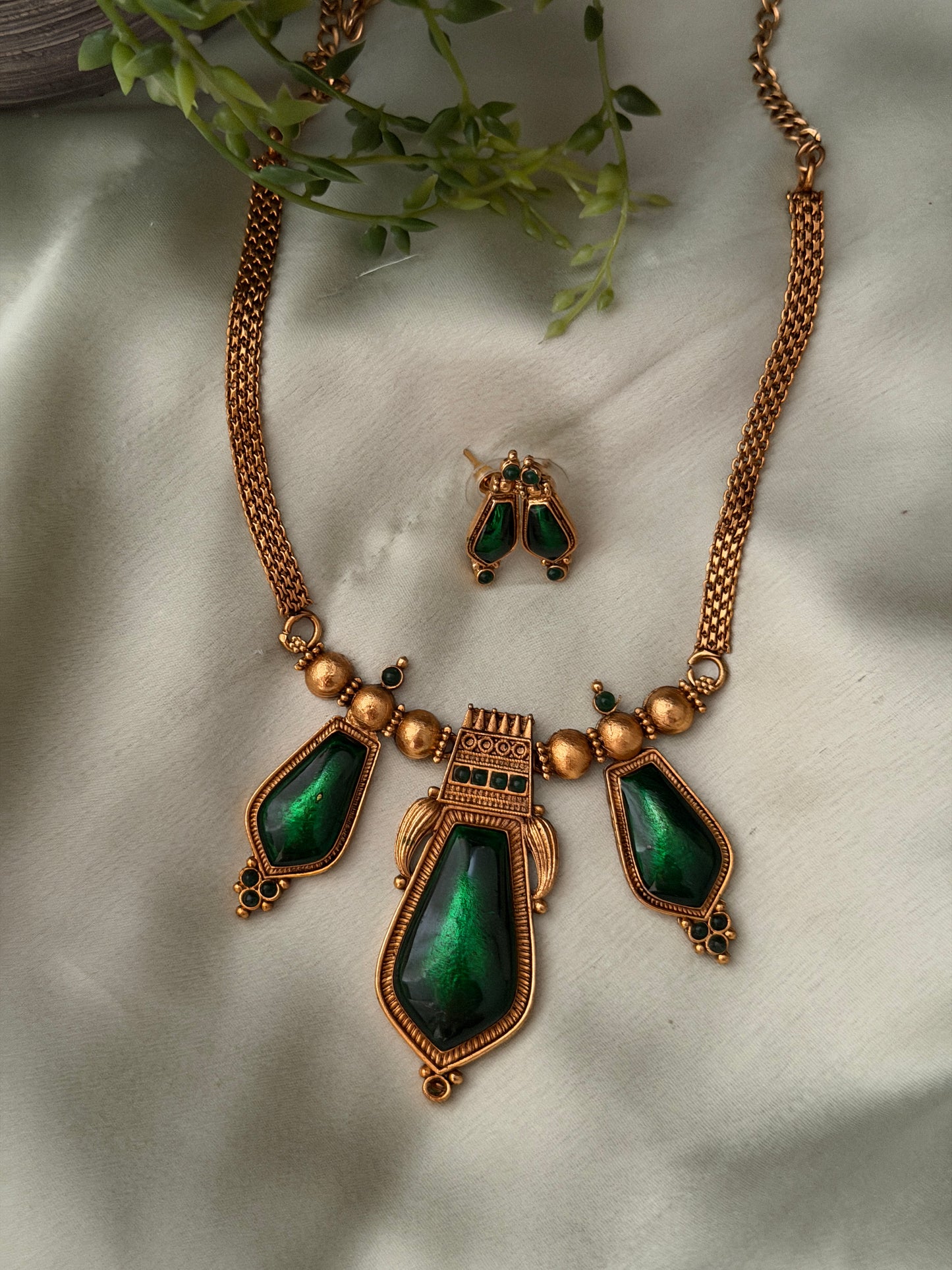 Tri Locket Palakka Choker