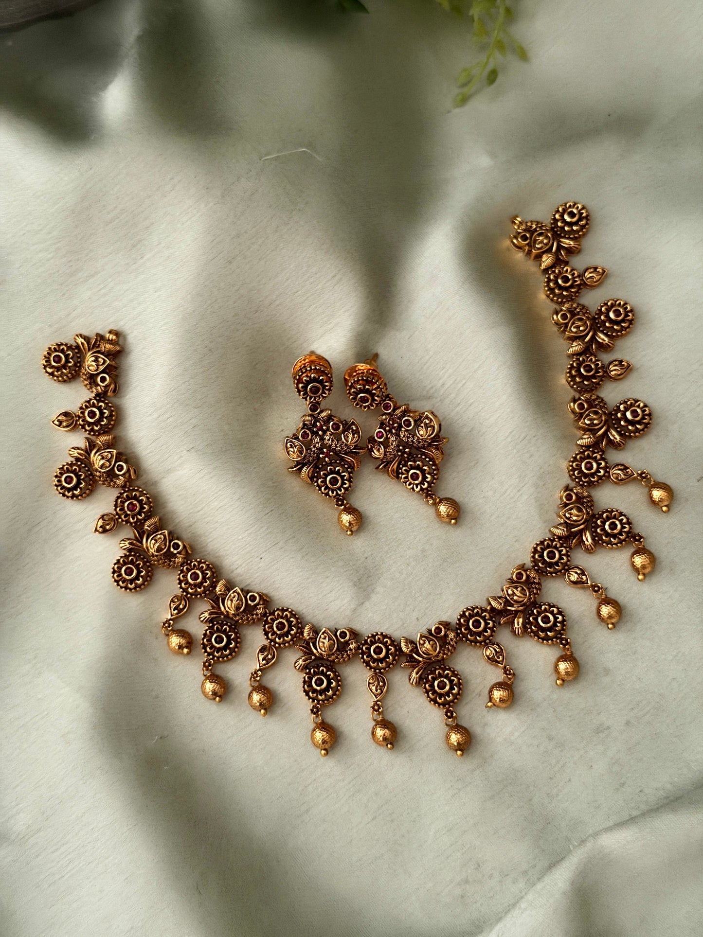 Mythrika Antique Necklace